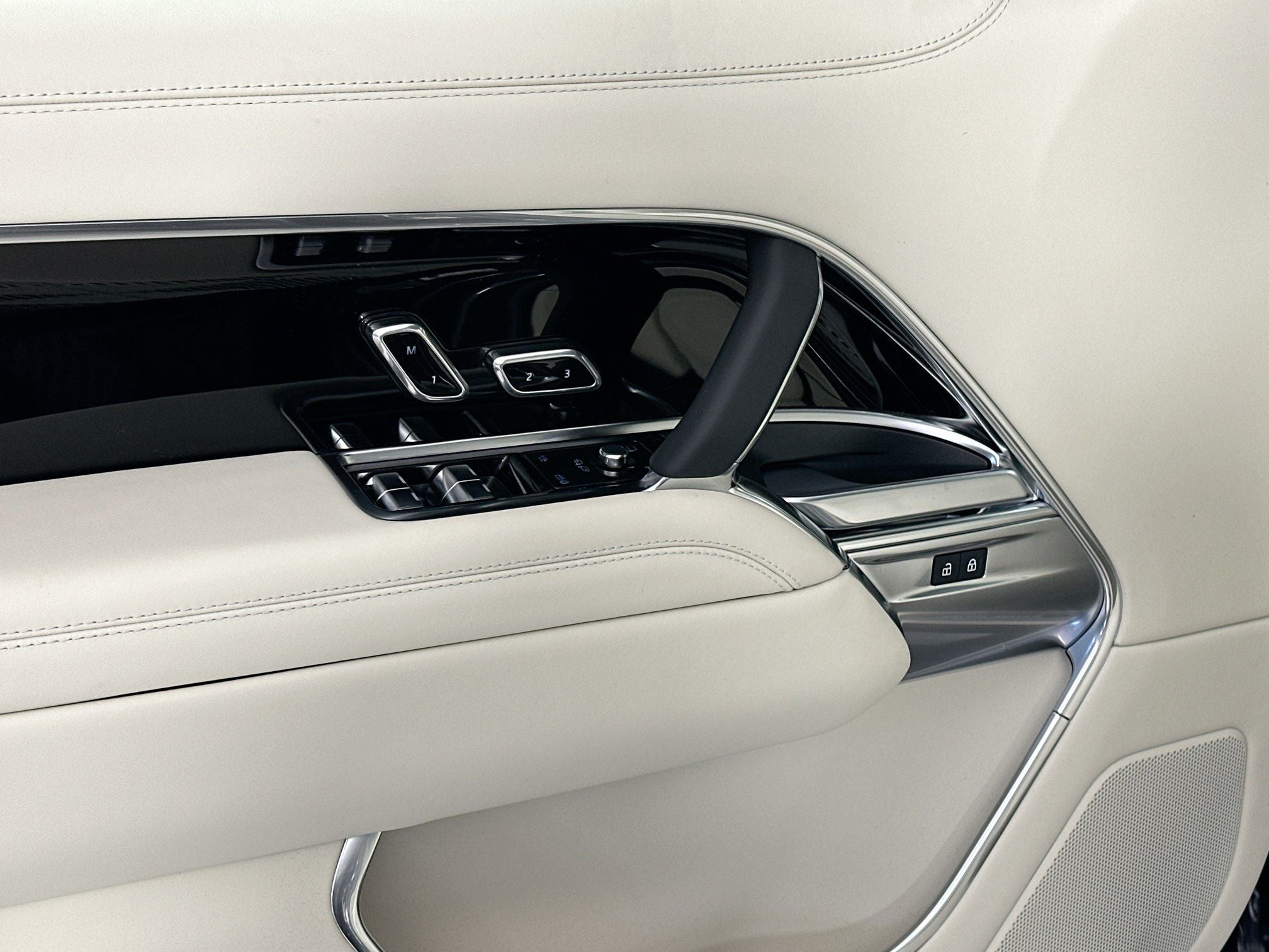 2026 Land Rover Range Rover SE