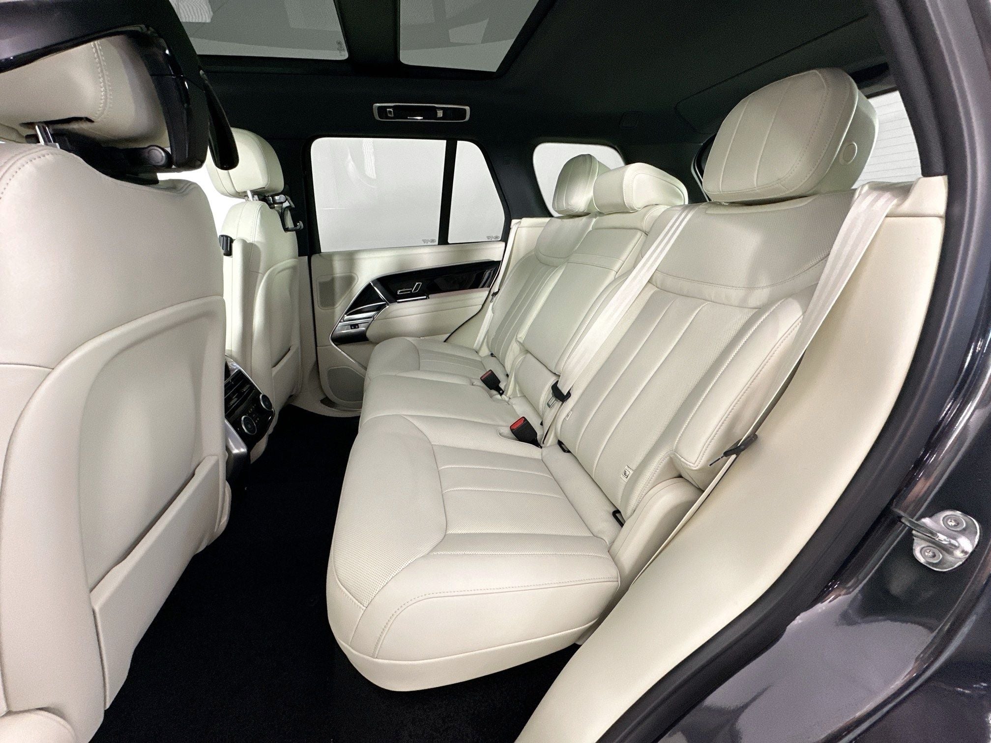 2026 Land Rover Range Rover SE