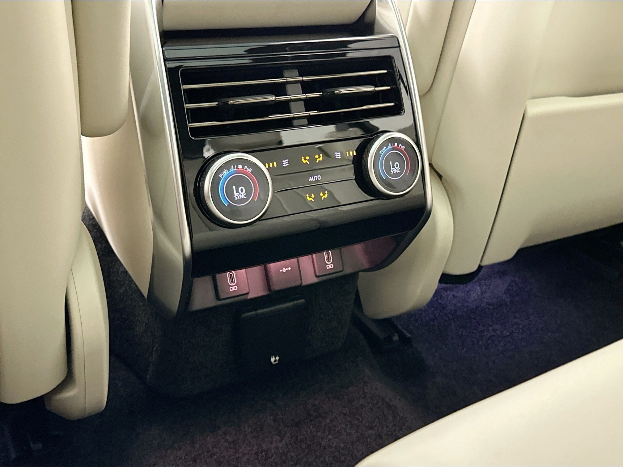 2026 Land Rover Range Rover SE