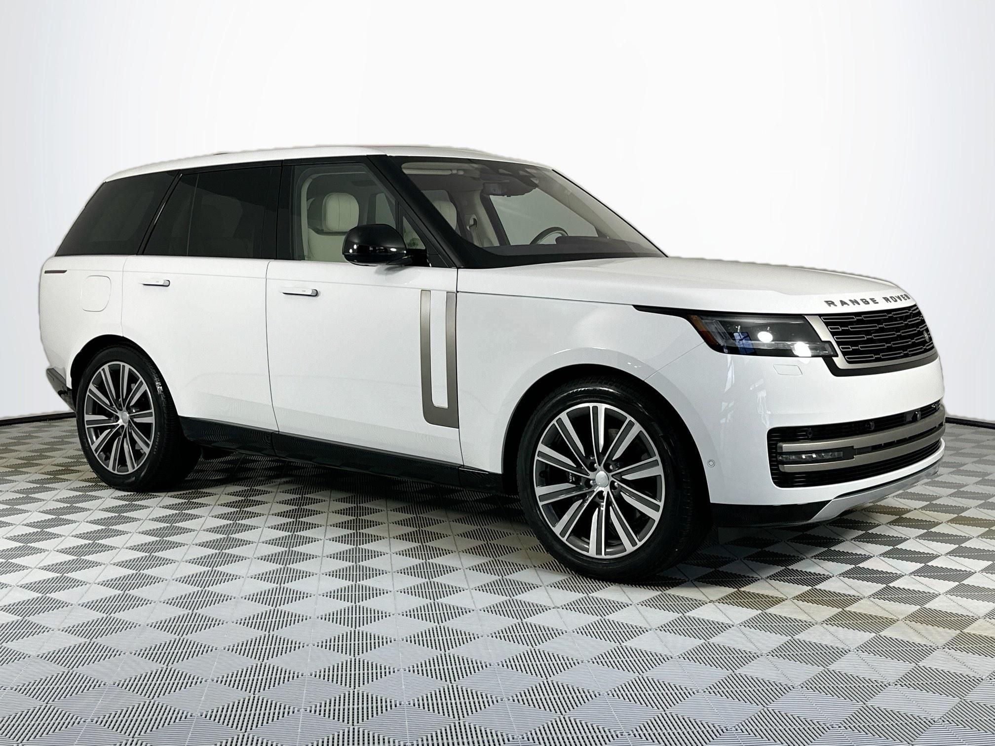 2023 Land Rover Range Rover SE