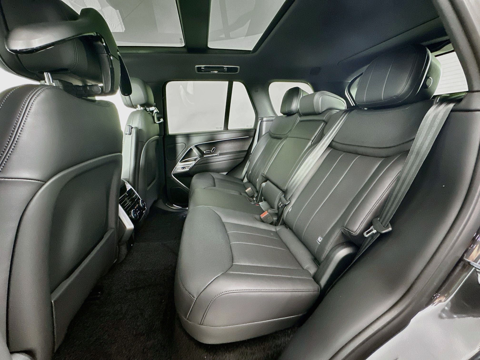 2026 Land Rover Range Rover SE