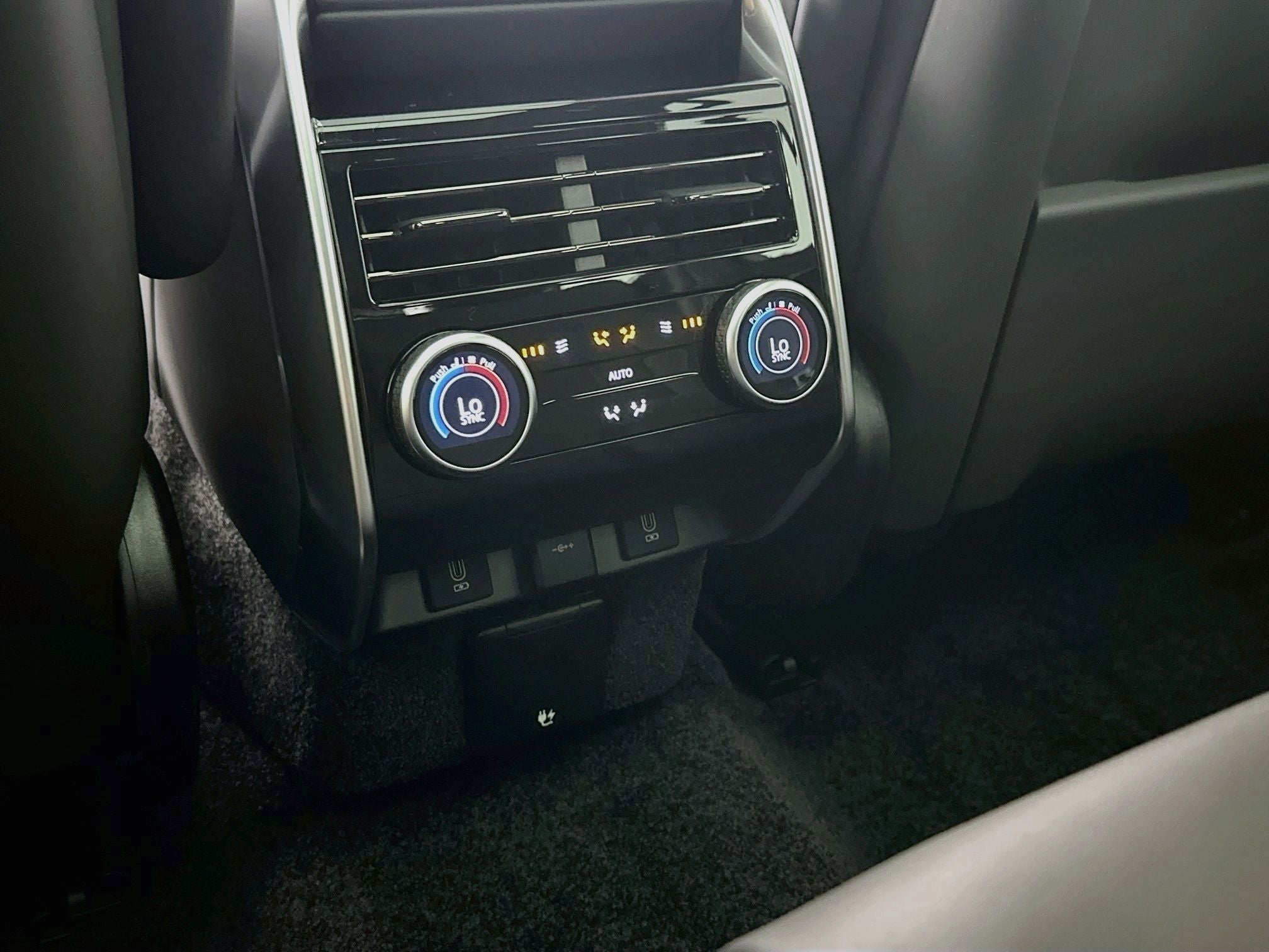 2026 Land Rover Range Rover SE