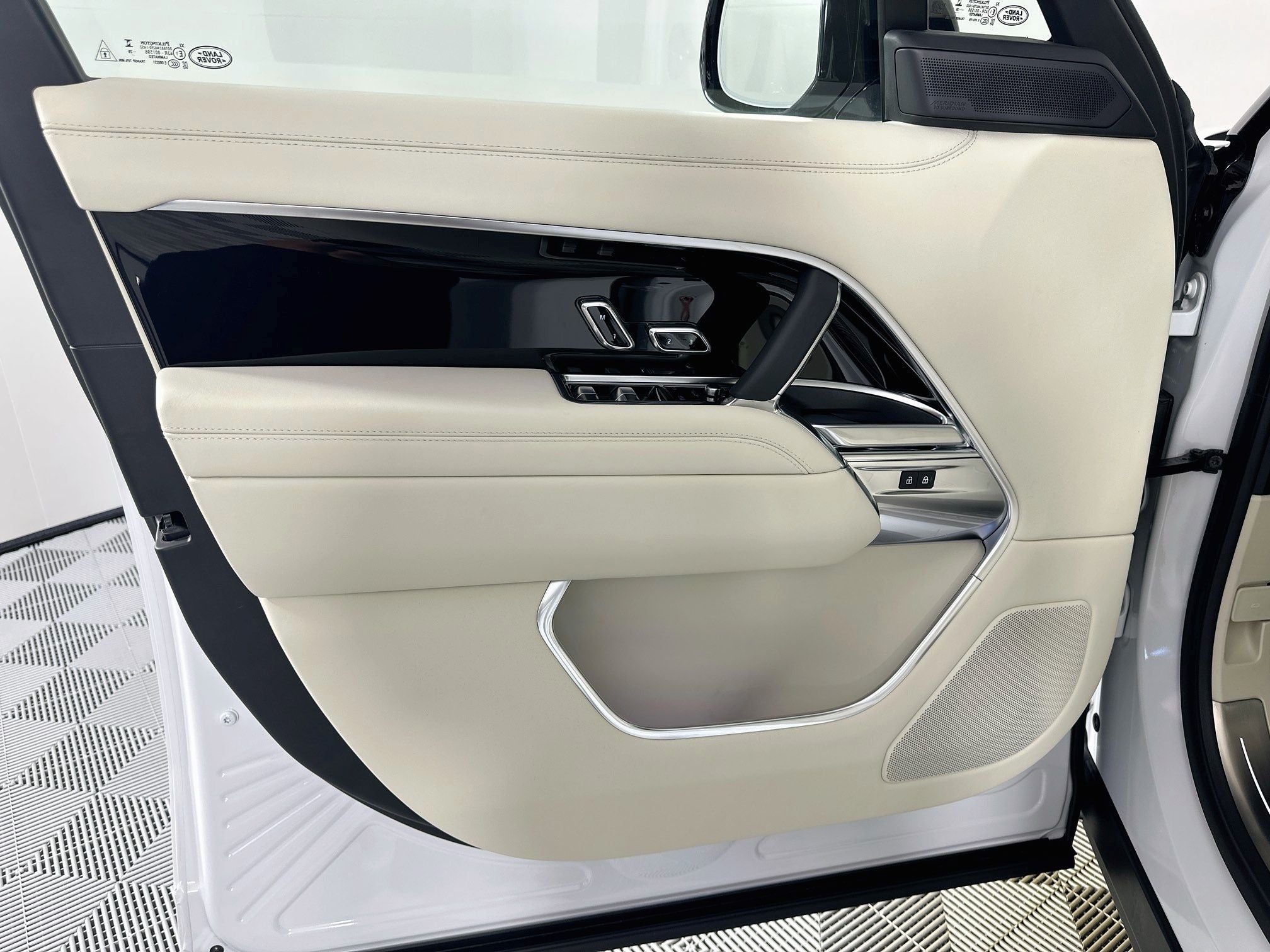 2026 Land Rover Range Rover SE