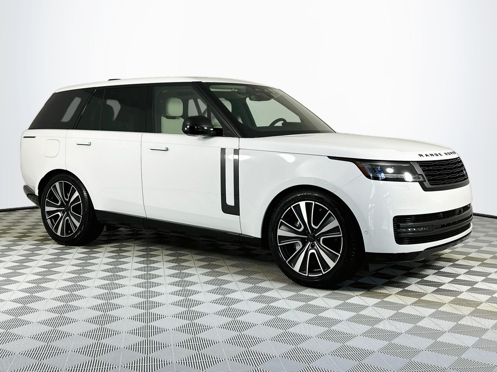 2026 Land Rover Range Rover SE