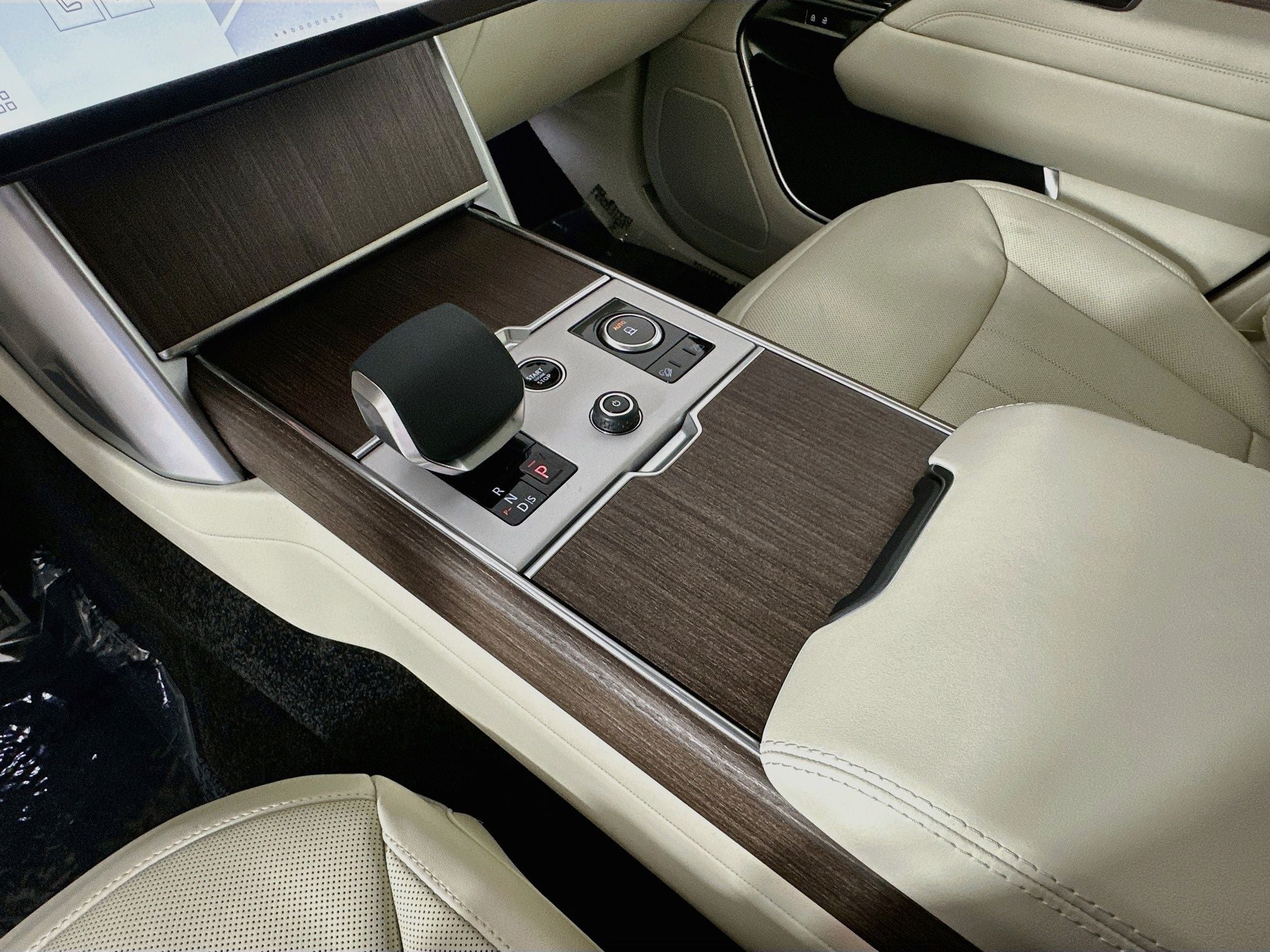 2027 Land Rover Range Rover SE