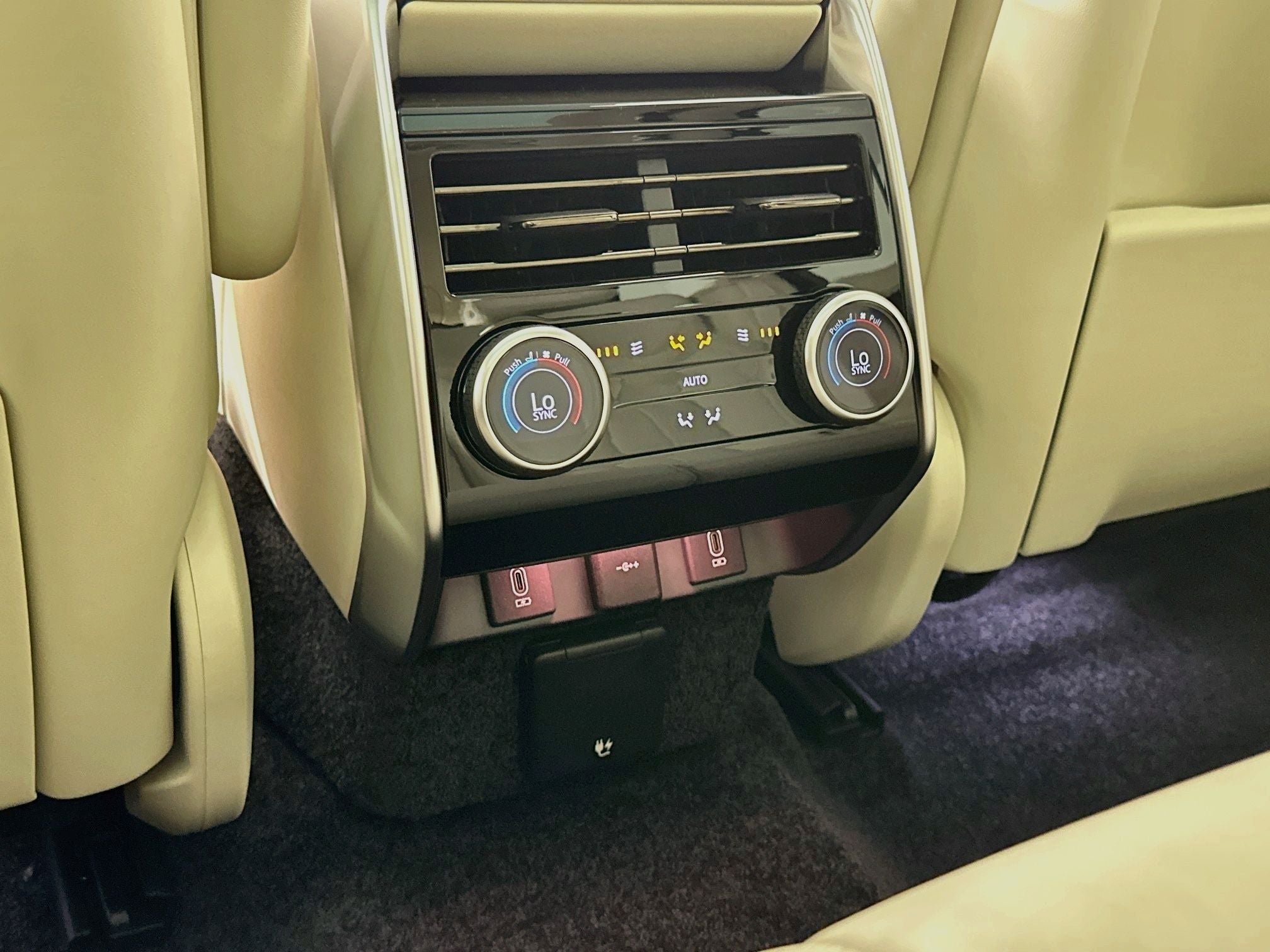 2027 Land Rover Range Rover SE
