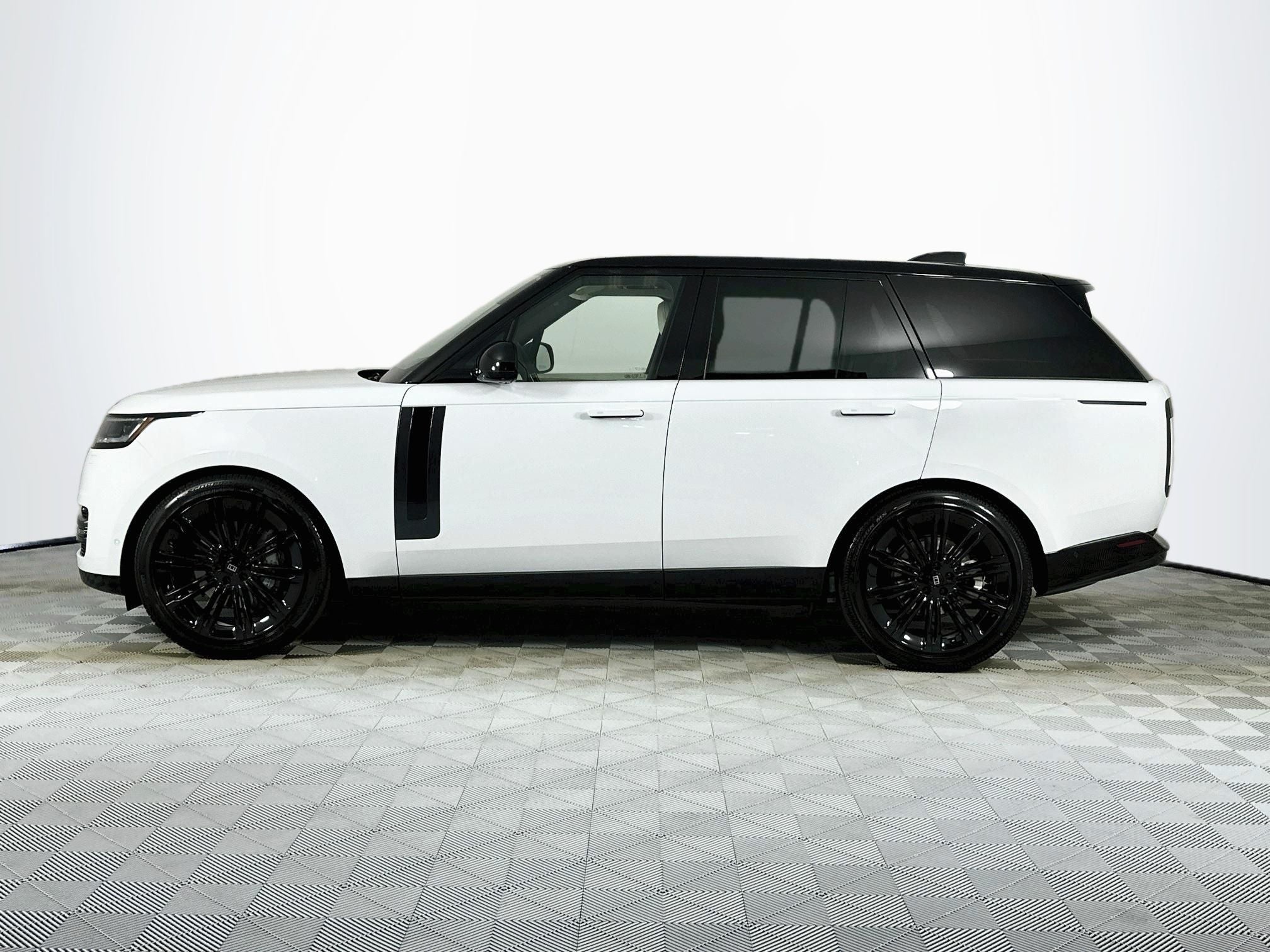 2027 Land Rover Range Rover SE
