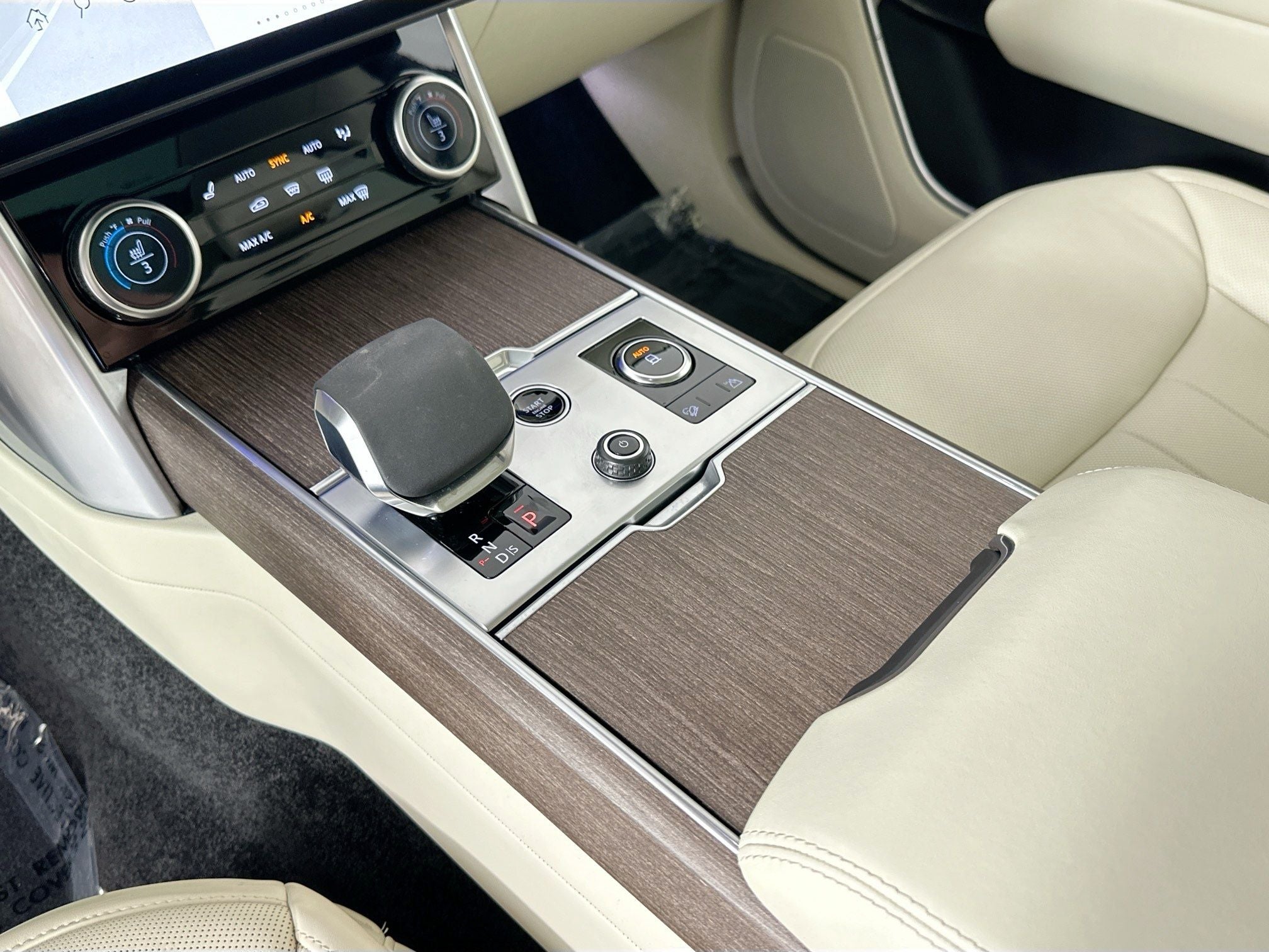 2023 Land Rover Range Rover SE LWB