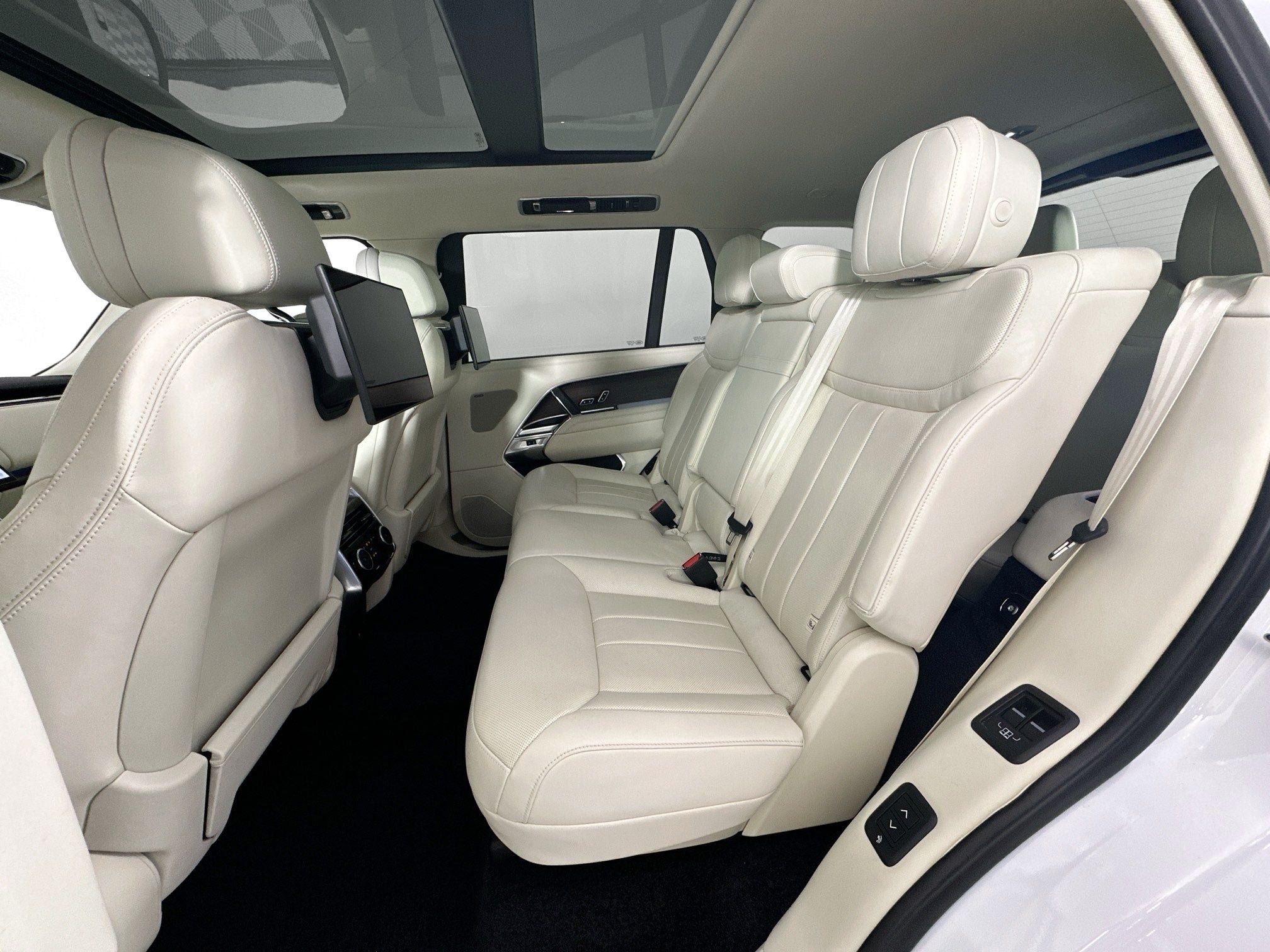 2023 Land Rover Range Rover SE LWB