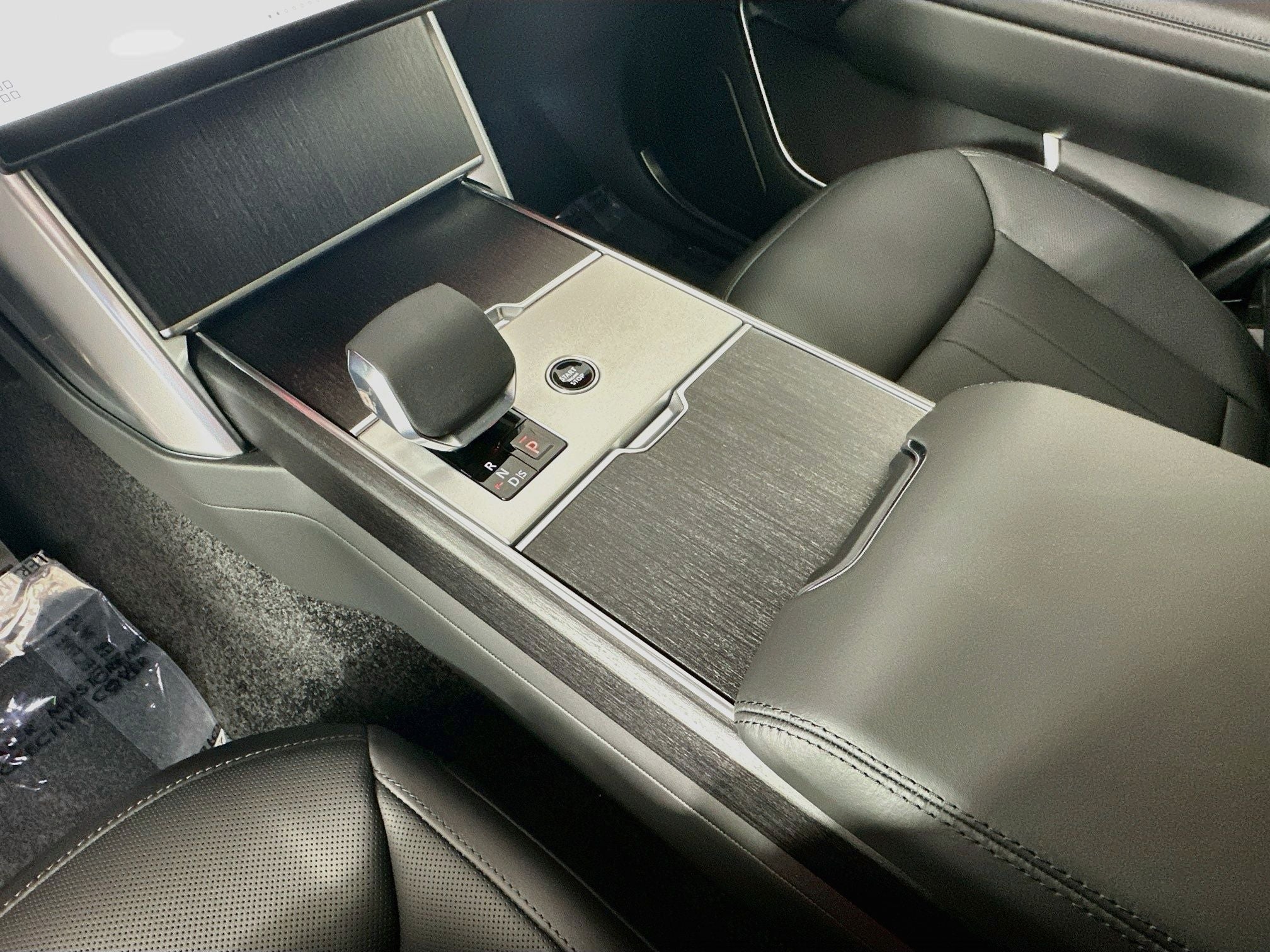 2026 Land Rover Range Rover SE LWB