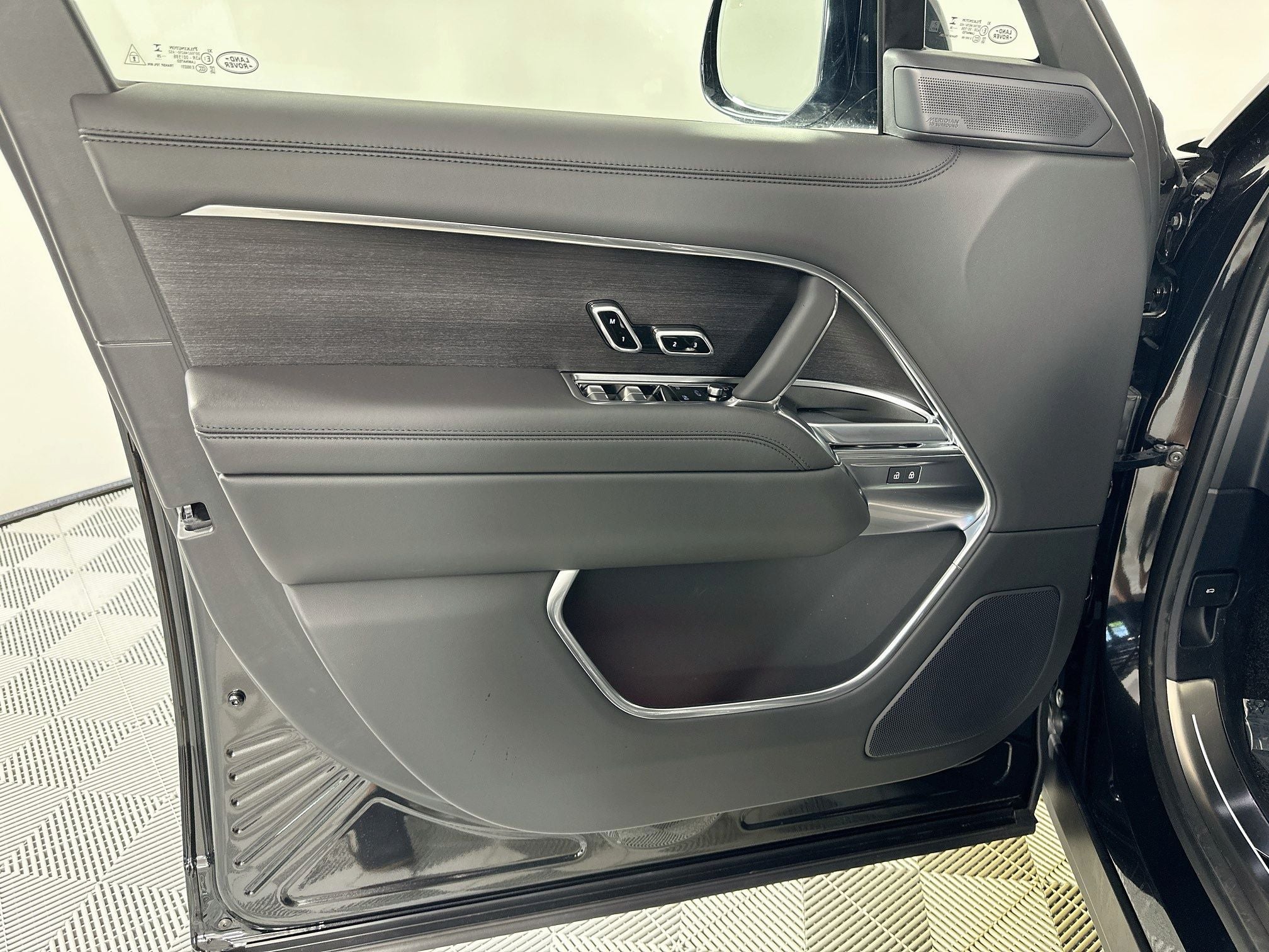 2026 Land Rover Range Rover SE LWB