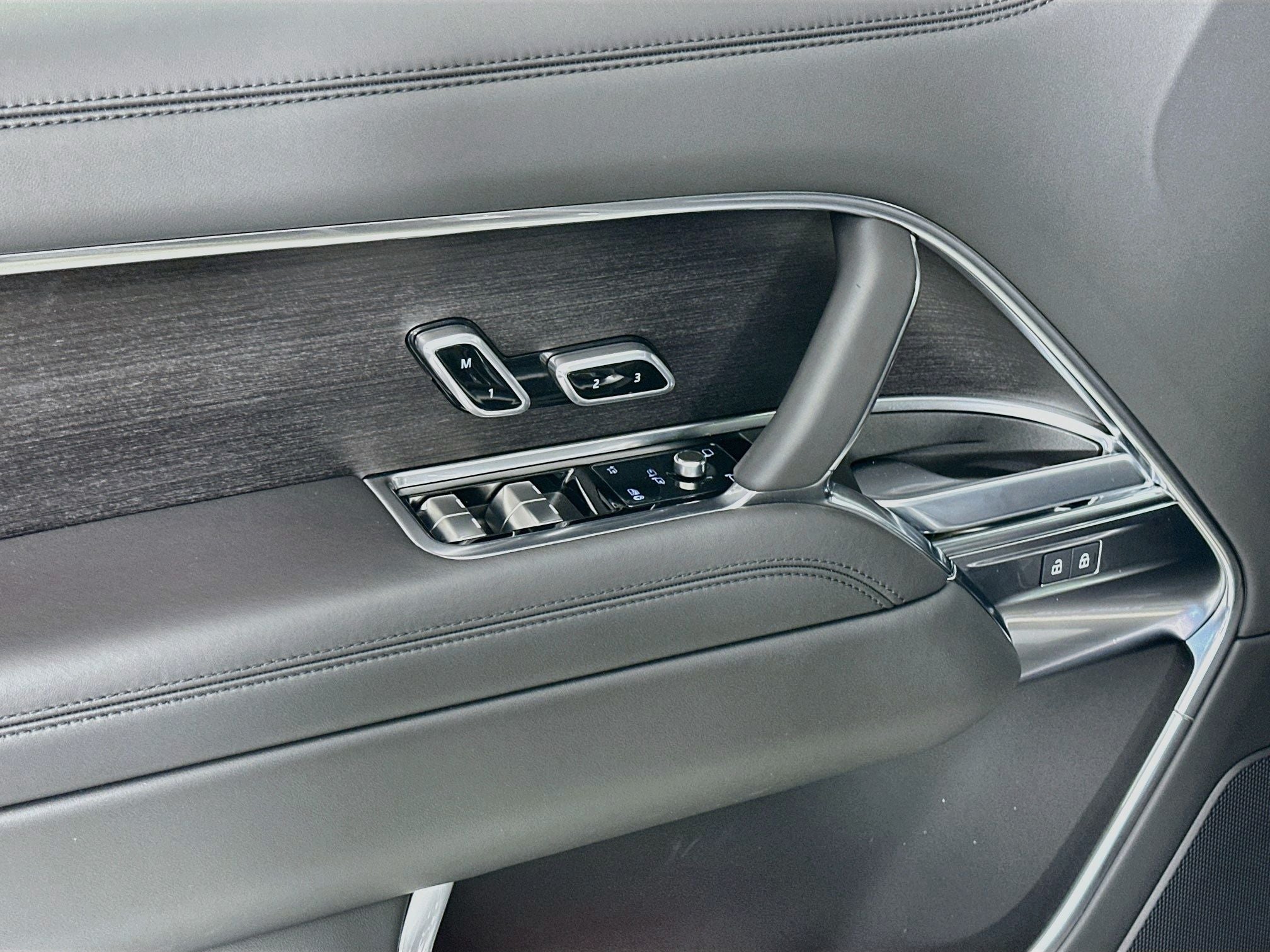 2026 Land Rover Range Rover SE LWB