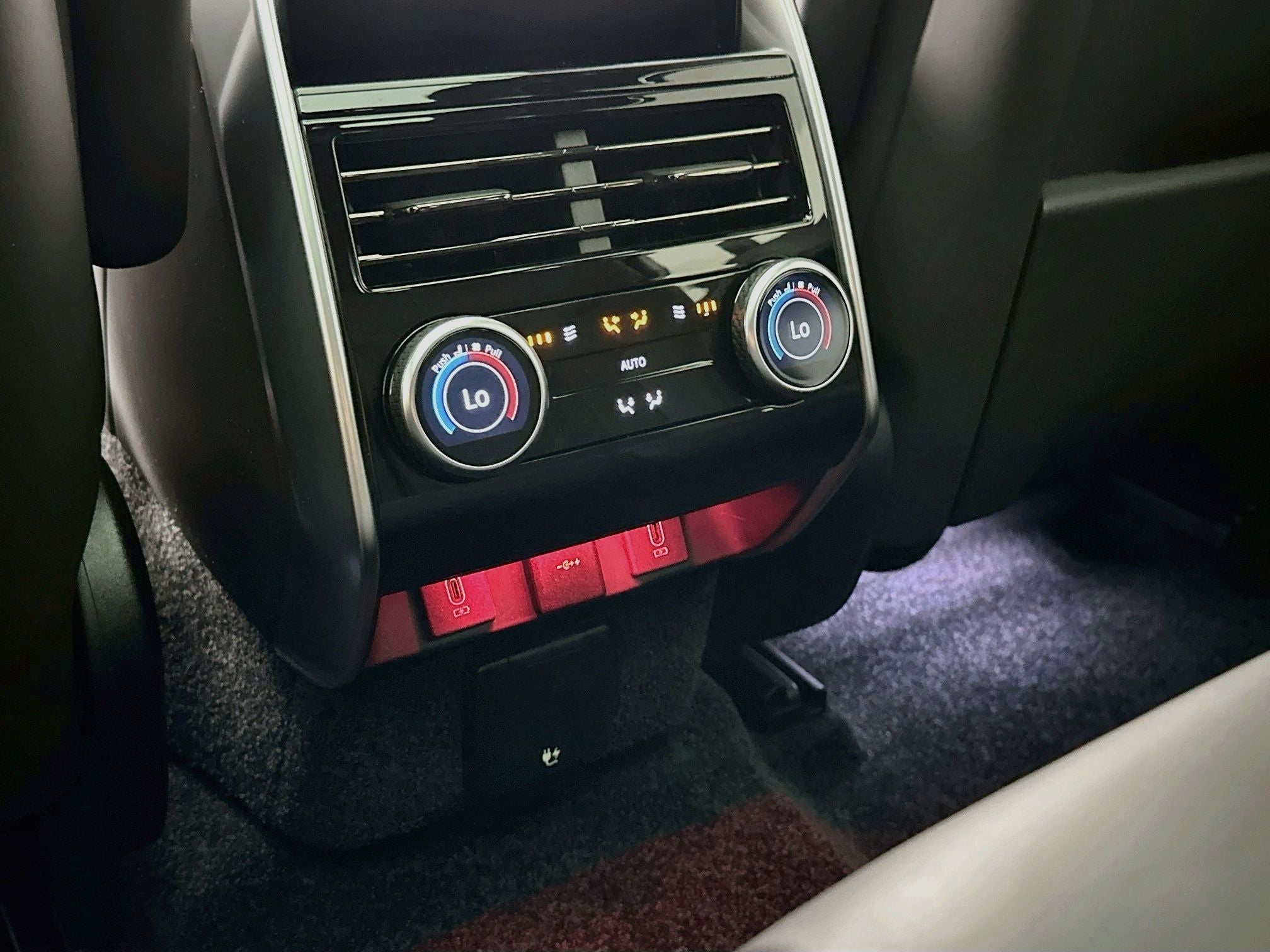 2026 Land Rover Range Rover SE LWB
