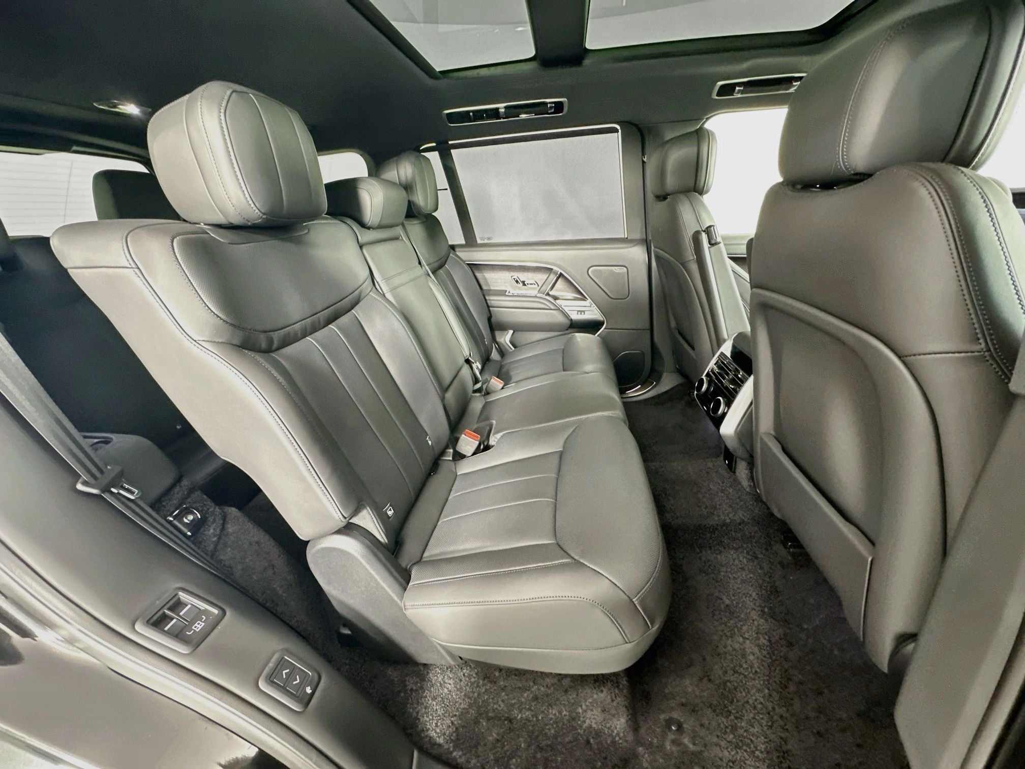 2026 Land Rover Range Rover SE LWB