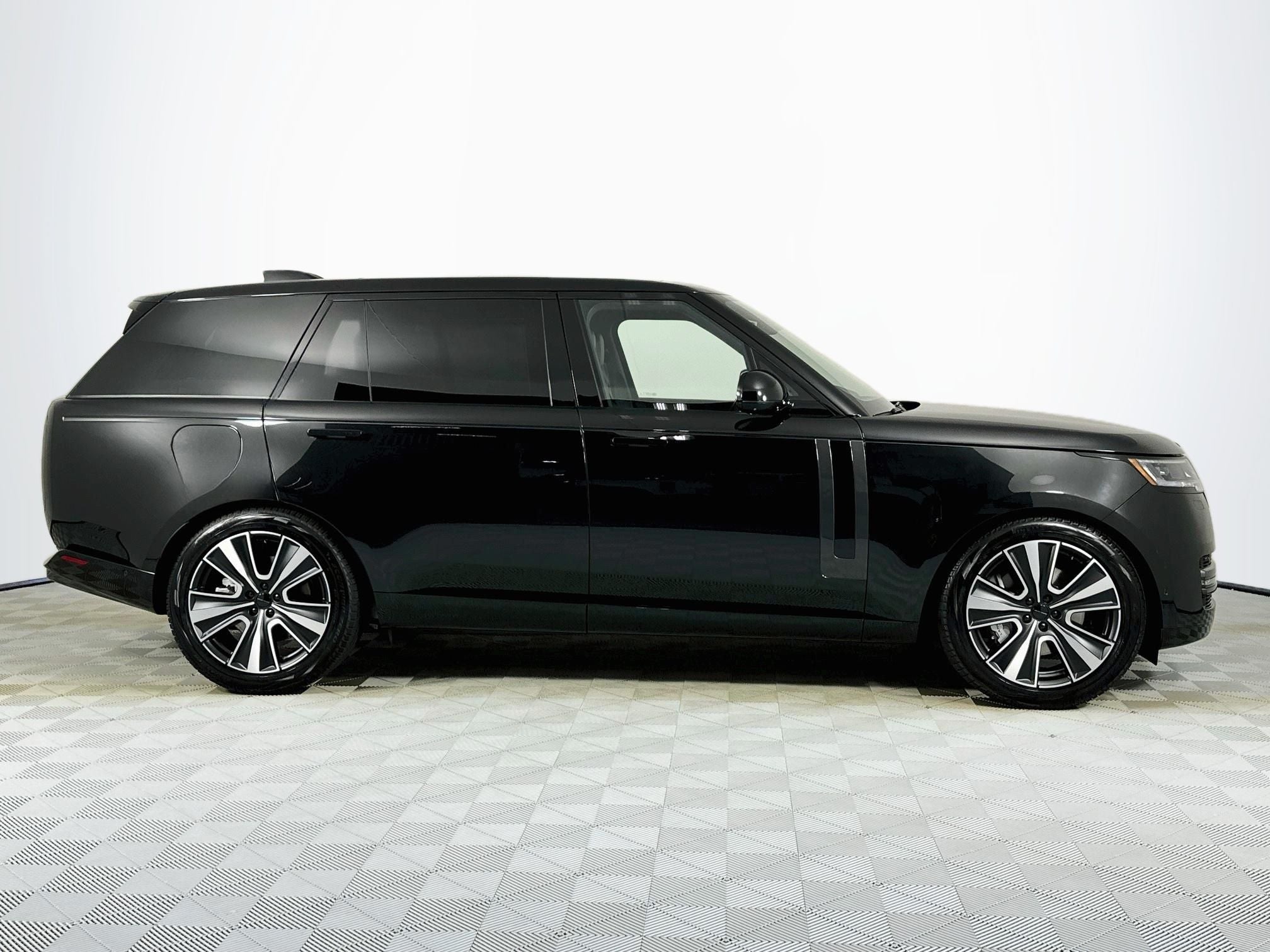 2026 Land Rover Range Rover SE LWB