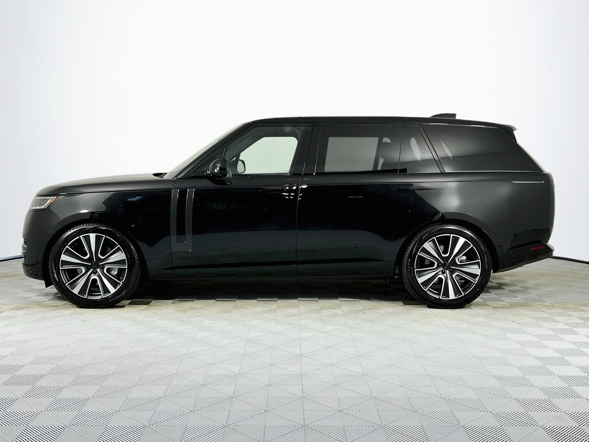 2026 Land Rover Range Rover SE LWB
