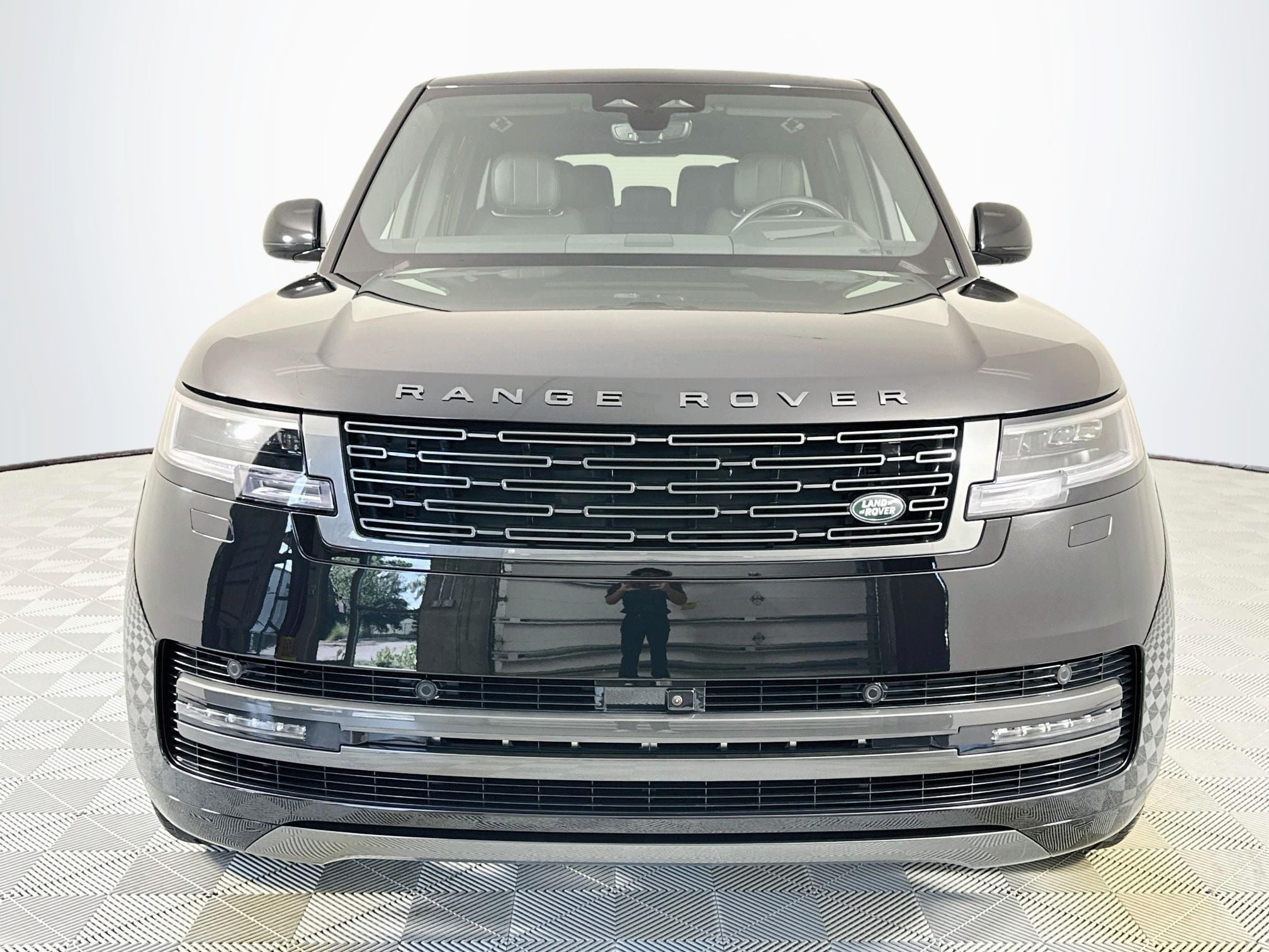 2027 Land Rover Range Rover SE LWB