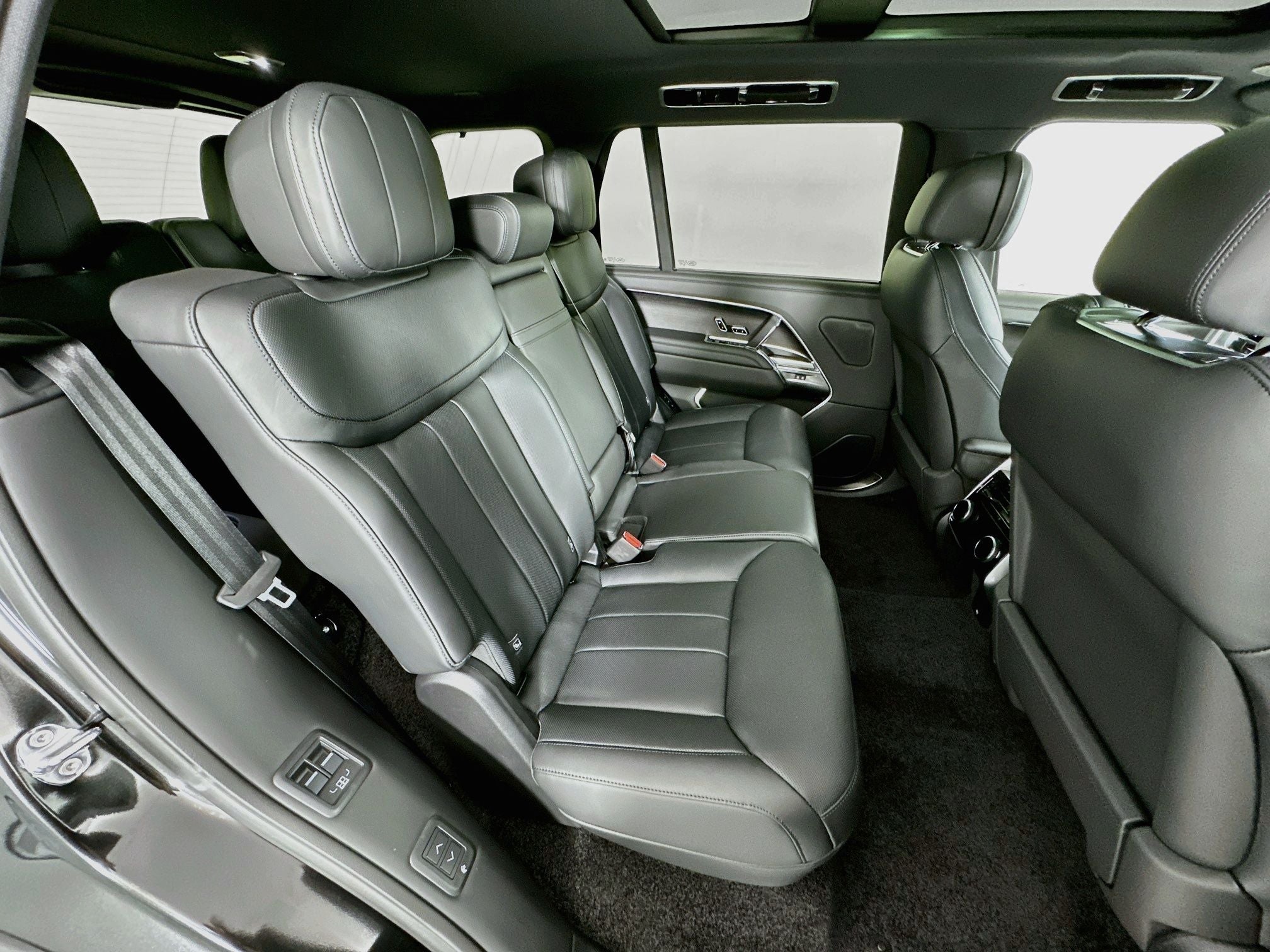 2027 Land Rover Range Rover SE LWB