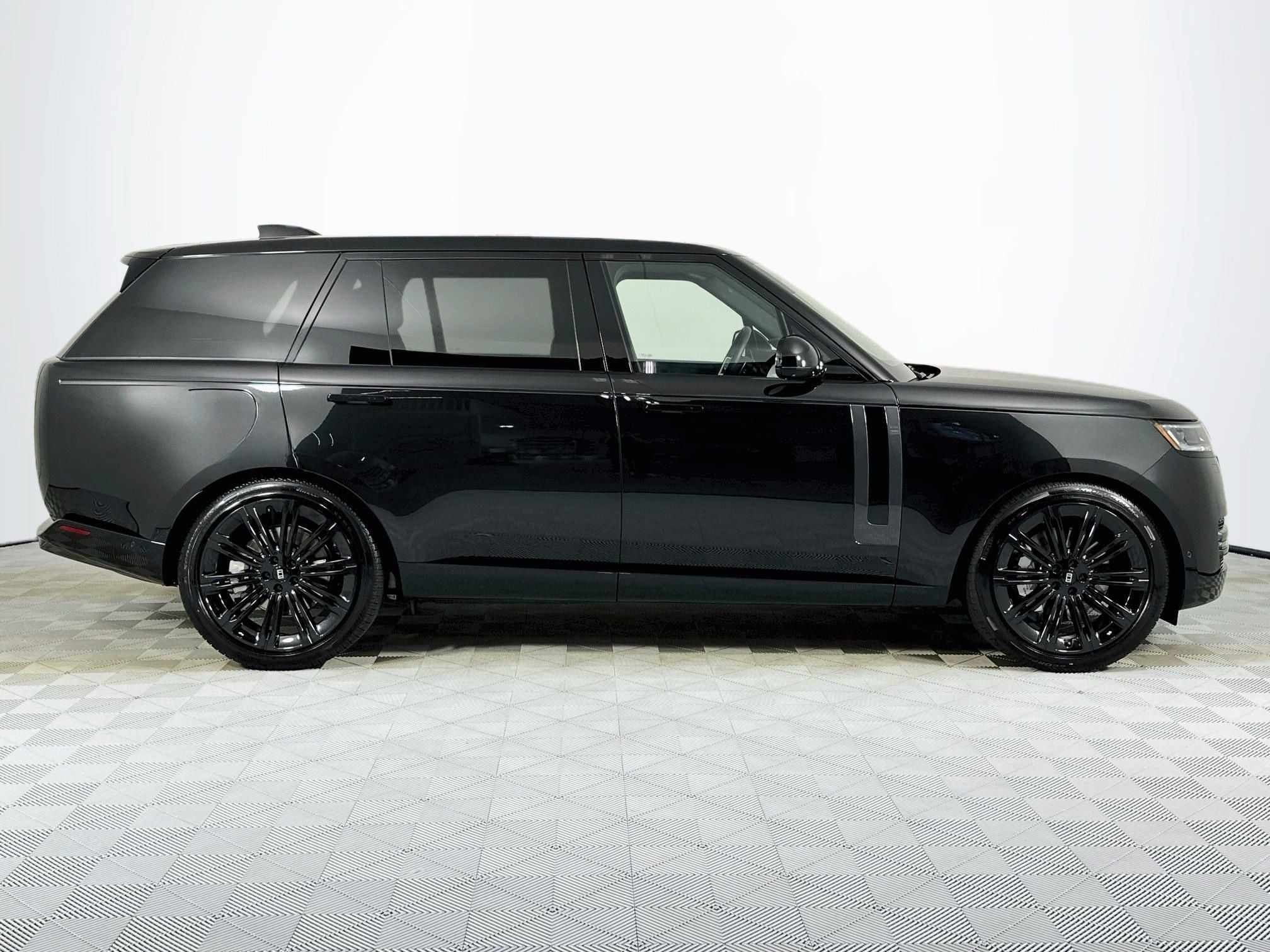 2027 Land Rover Range Rover SE LWB