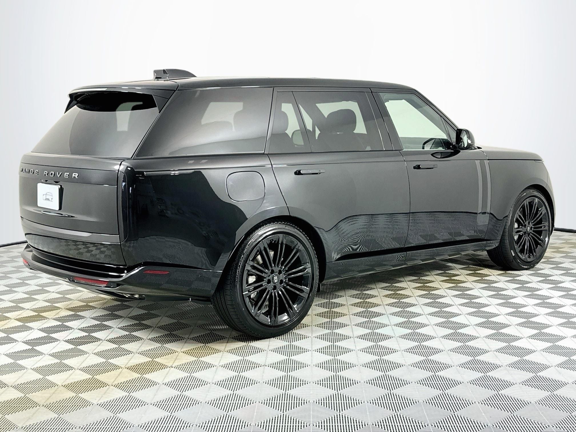 2027 Land Rover Range Rover SE LWB