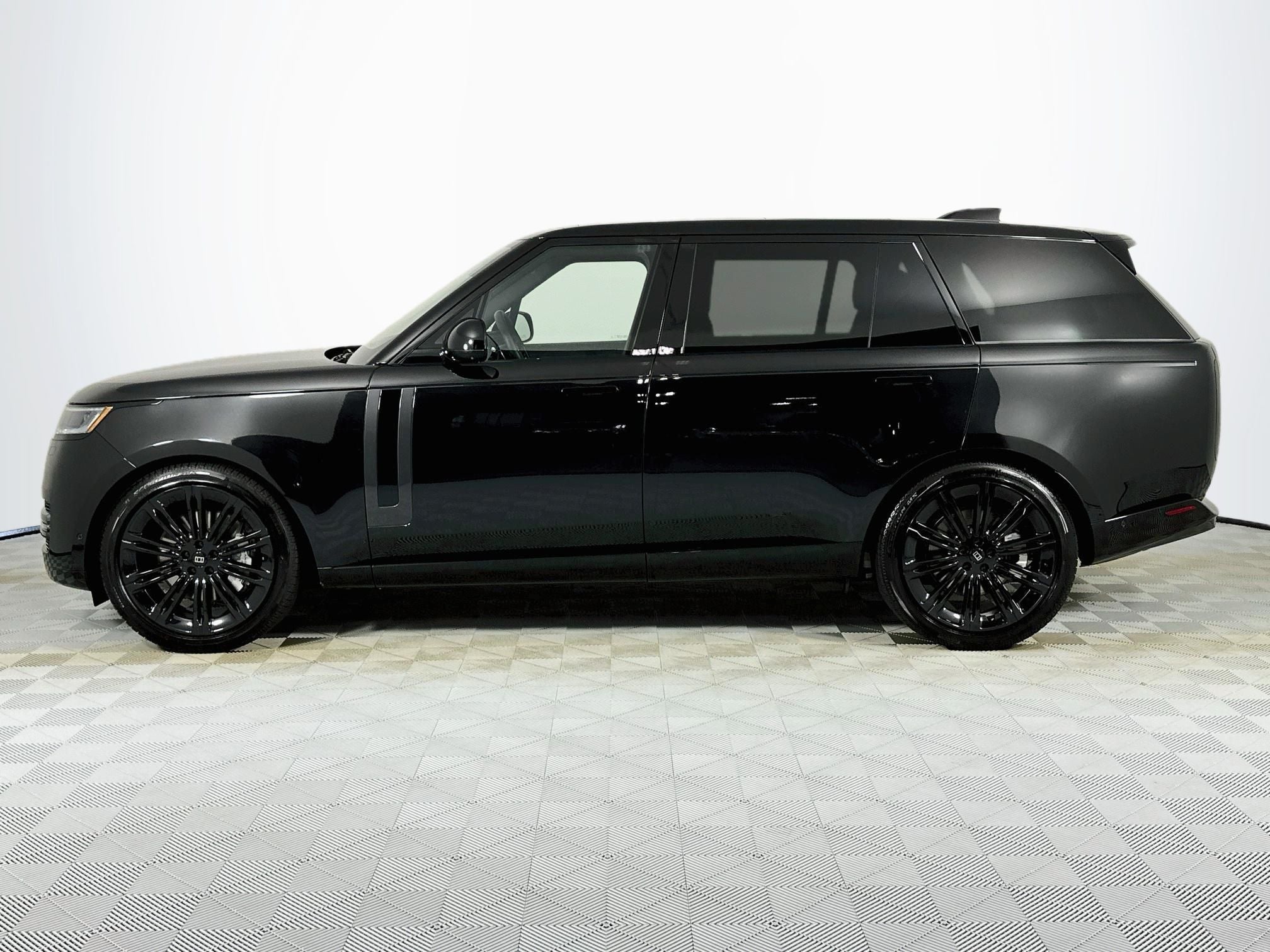 2027 Land Rover Range Rover SE LWB