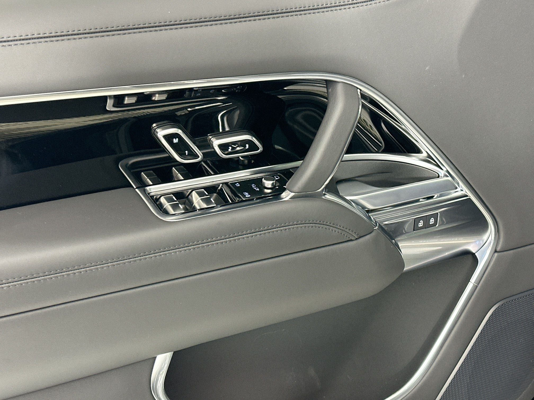 2026 Land Rover Range Rover SE LWB