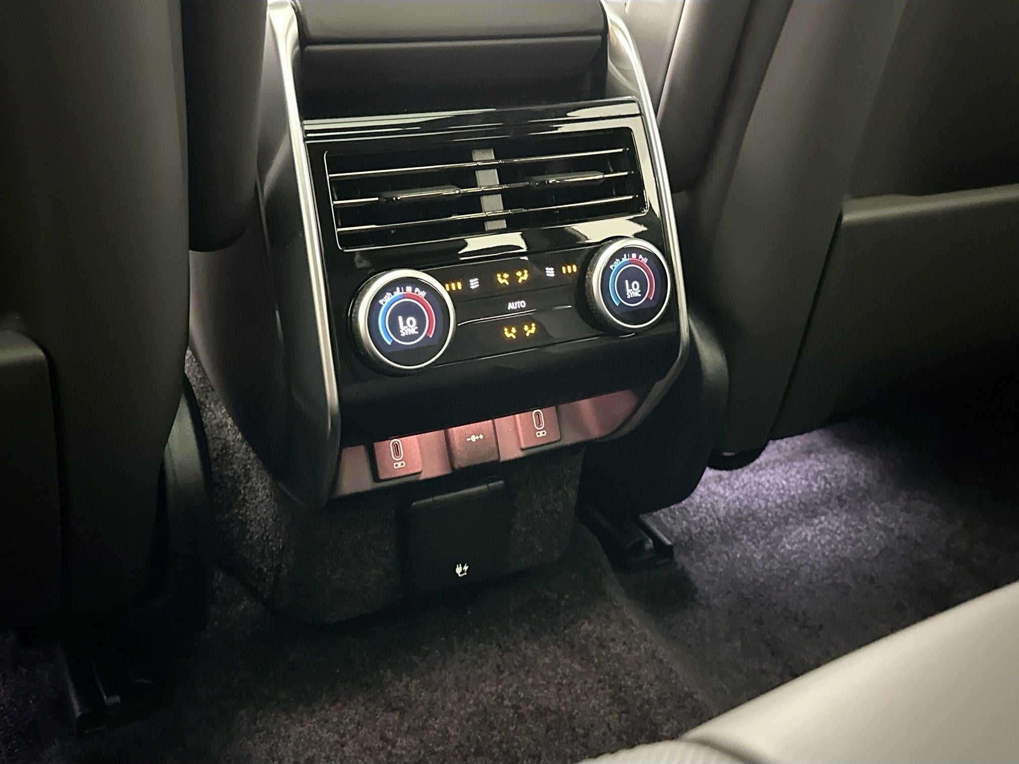 2026 Land Rover Range Rover SE LWB