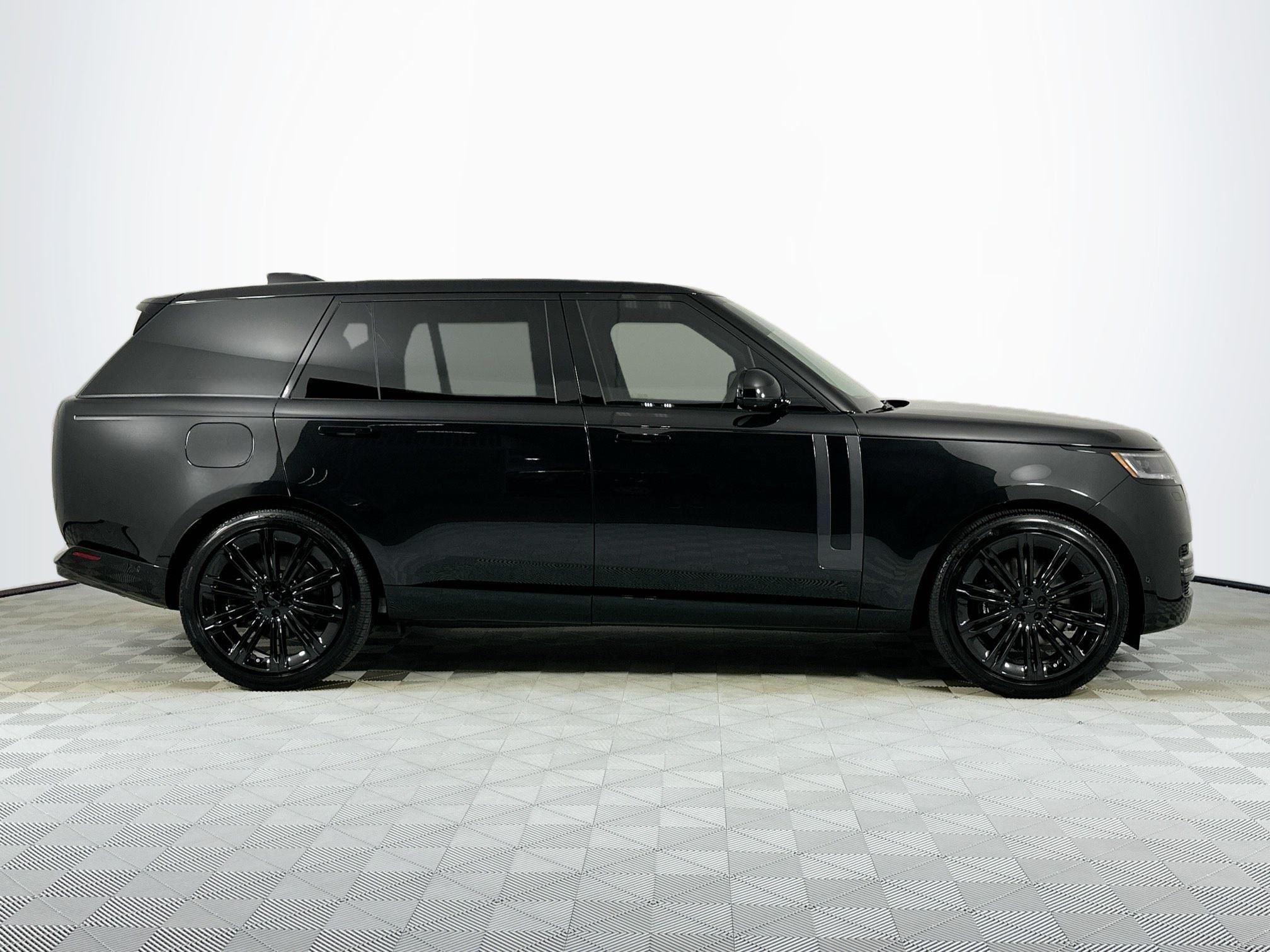 2026 Land Rover Range Rover SE LWB