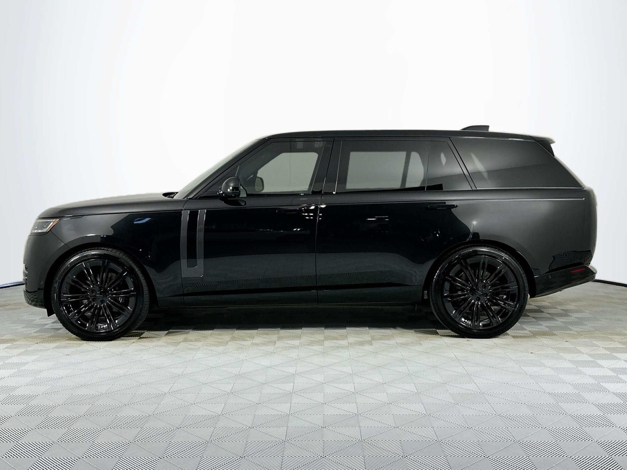 2026 Land Rover Range Rover SE LWB