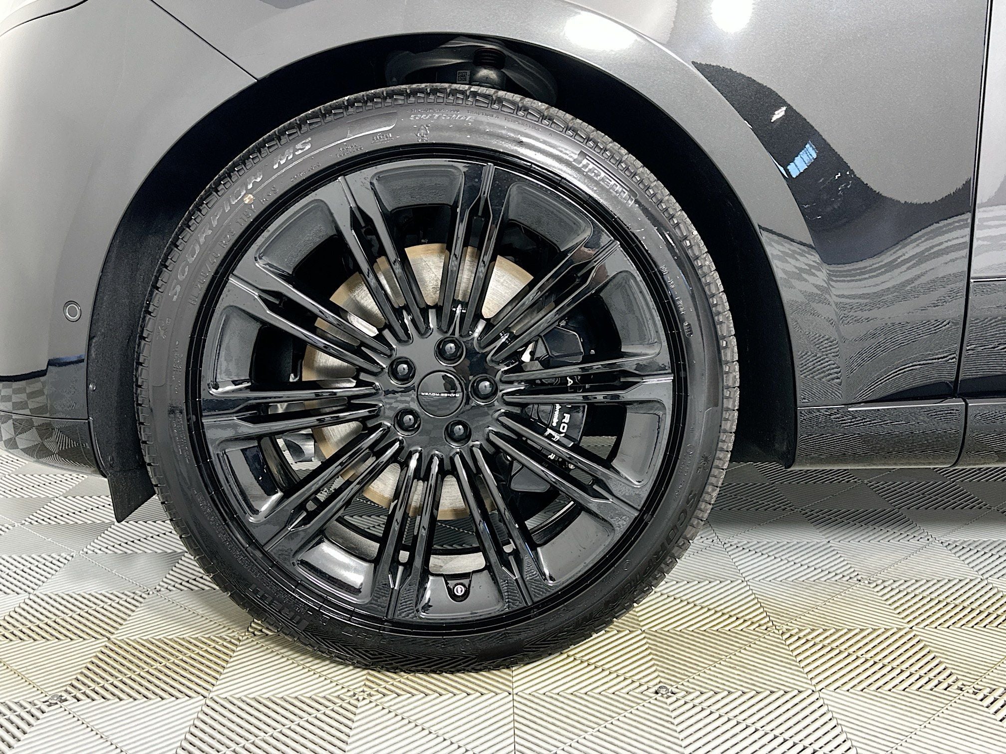 2026 Land Rover Range Rover SE LWB