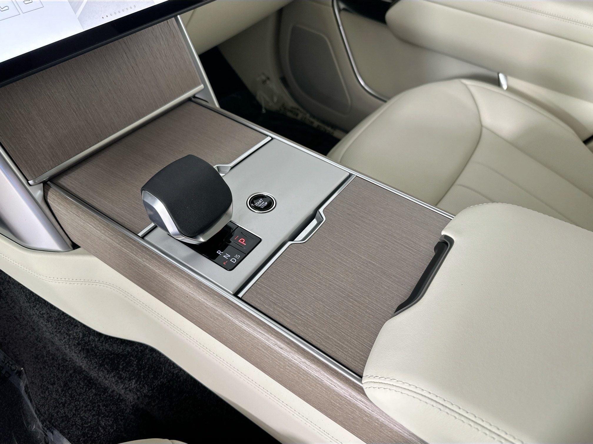 2026 Land Rover Range Rover SE LWB