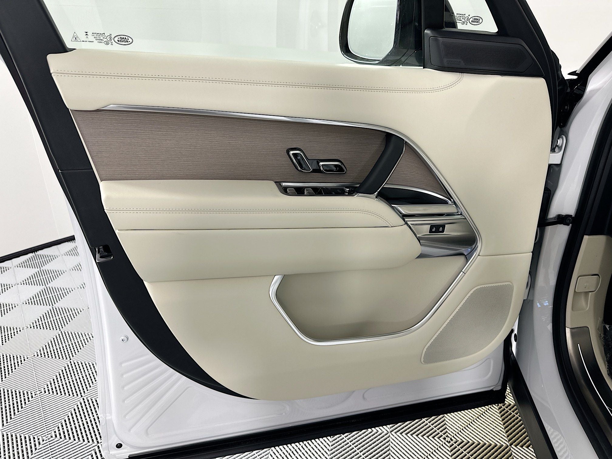 2026 Land Rover Range Rover SE LWB