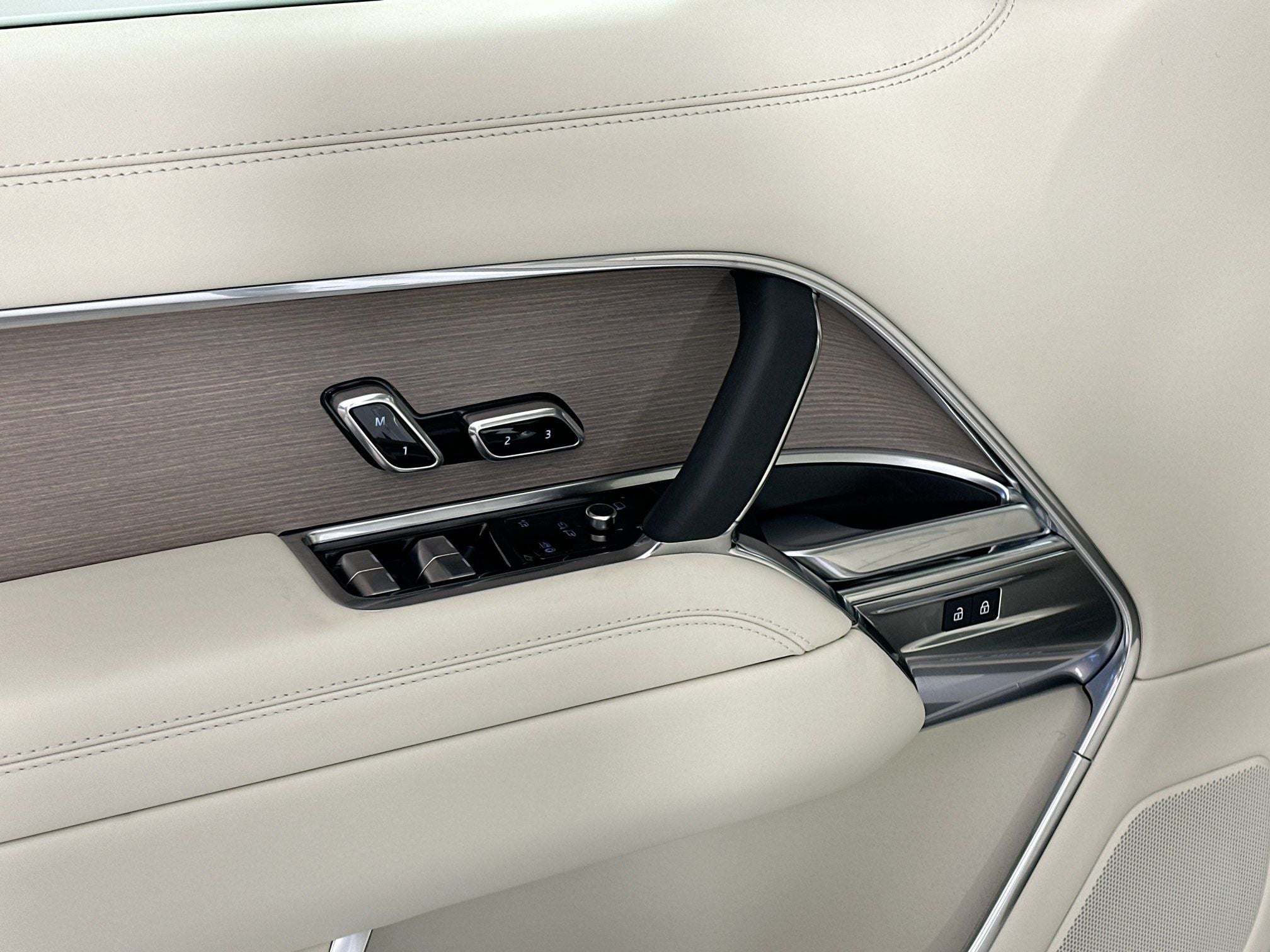 2026 Land Rover Range Rover SE LWB