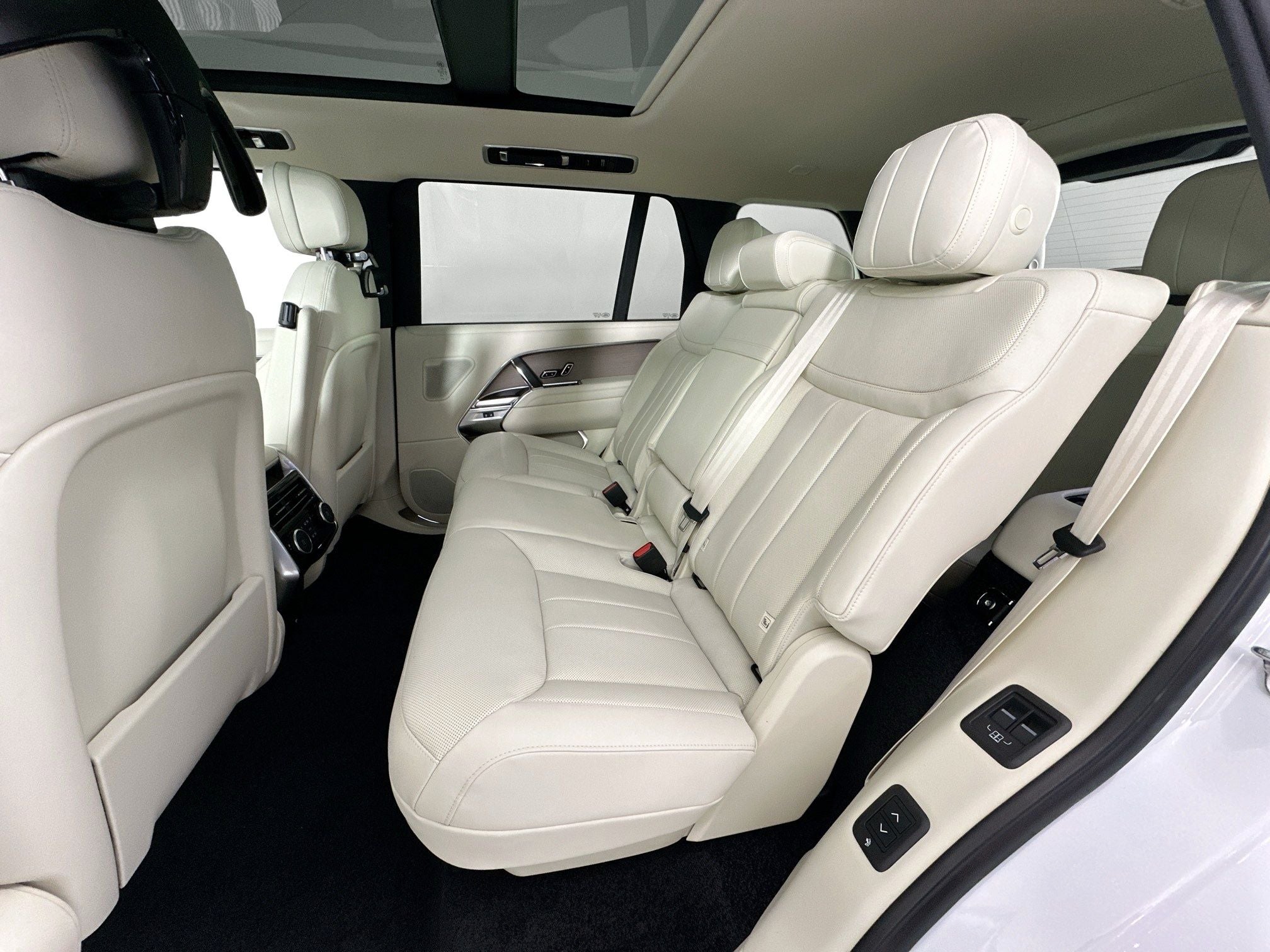 2026 Land Rover Range Rover SE LWB