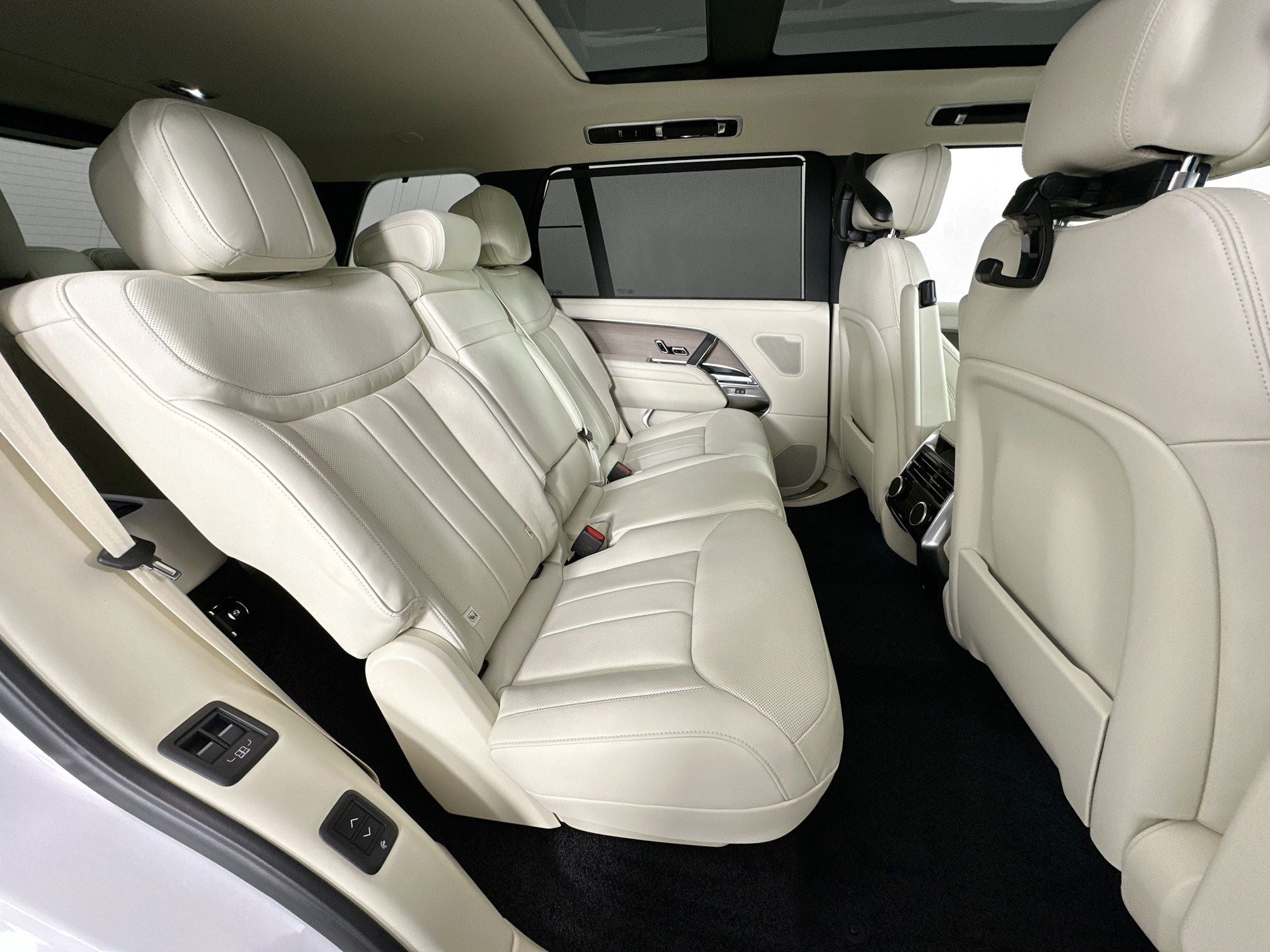 2026 Land Rover Range Rover SE LWB