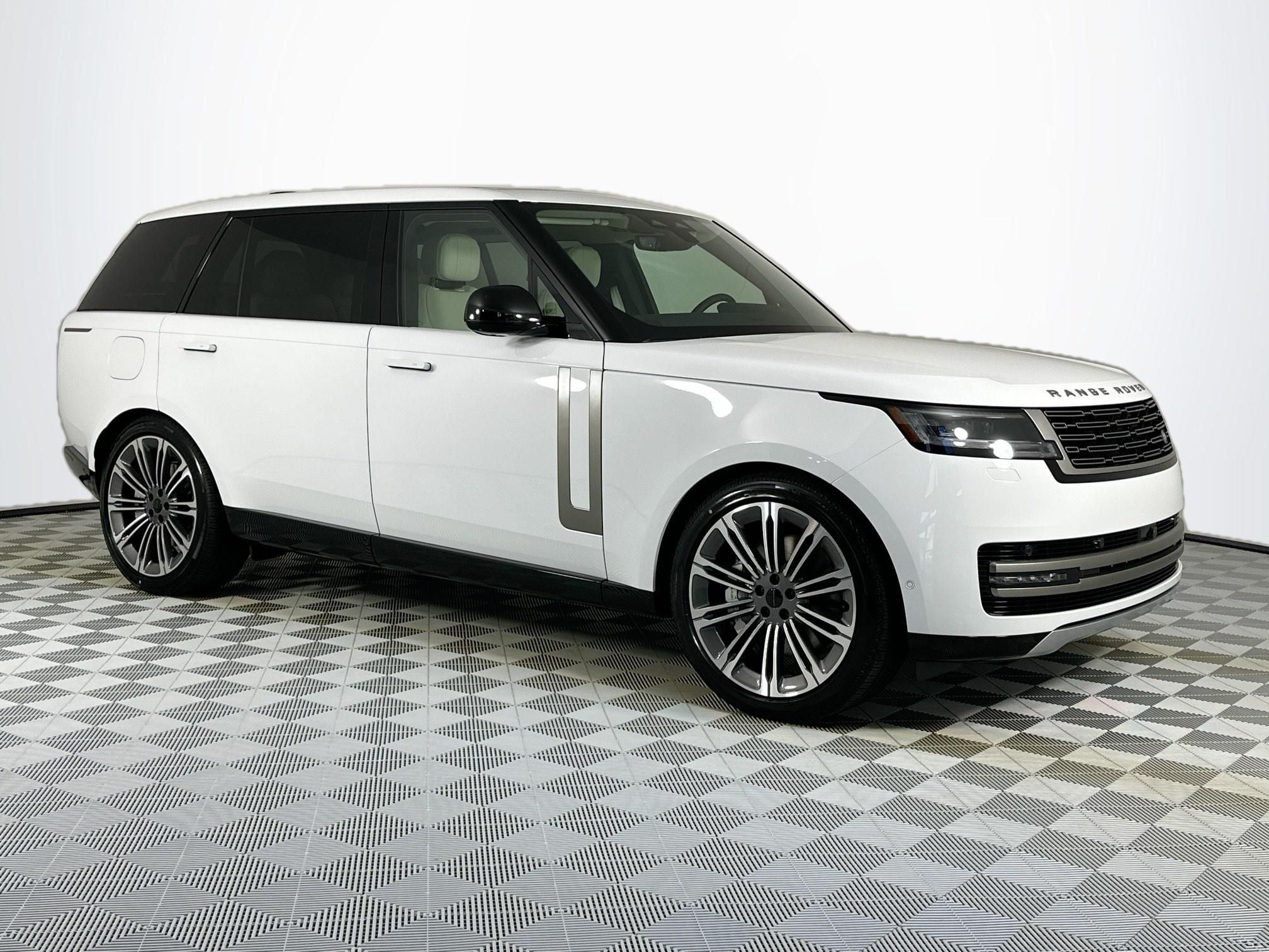 2026 Land Rover Range Rover SE LWB