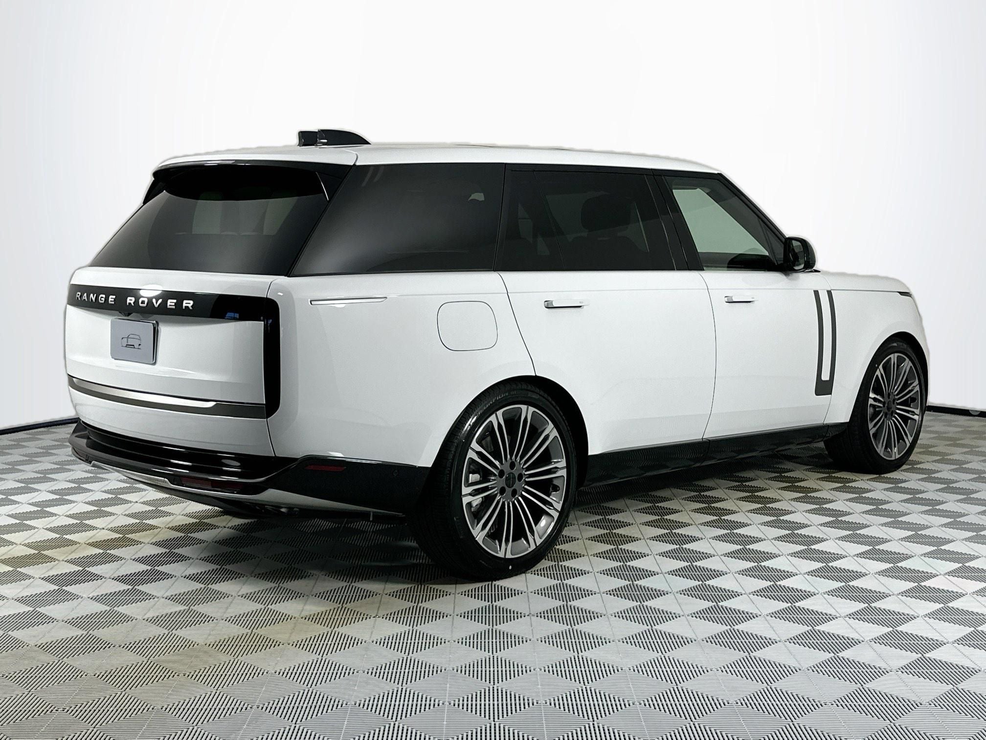 2026 Land Rover Range Rover SE LWB