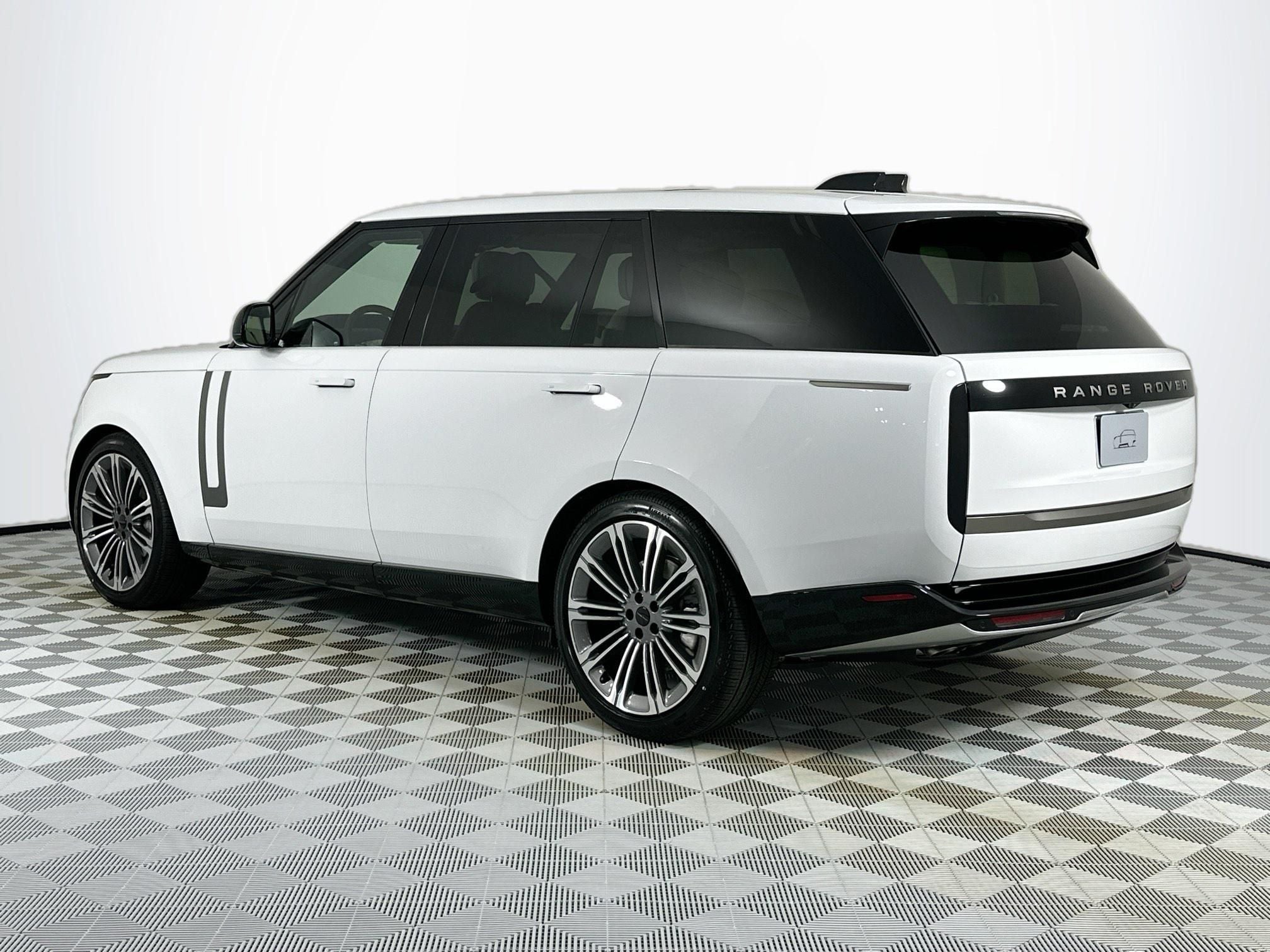 2026 Land Rover Range Rover SE LWB