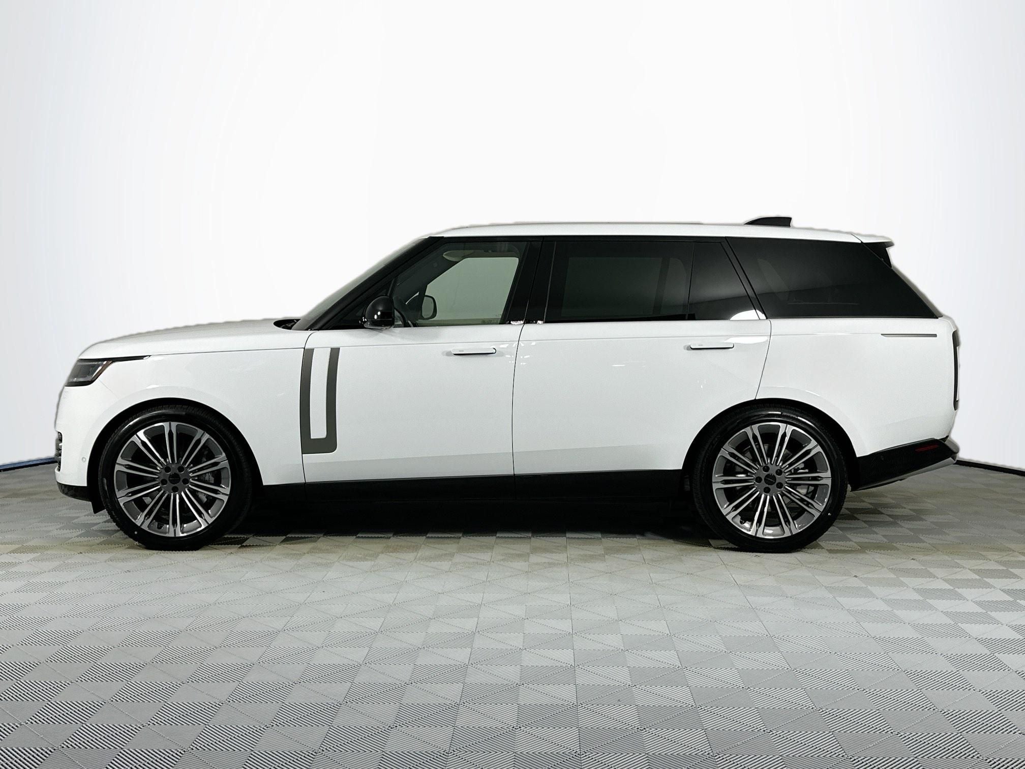 2026 Land Rover Range Rover SE LWB