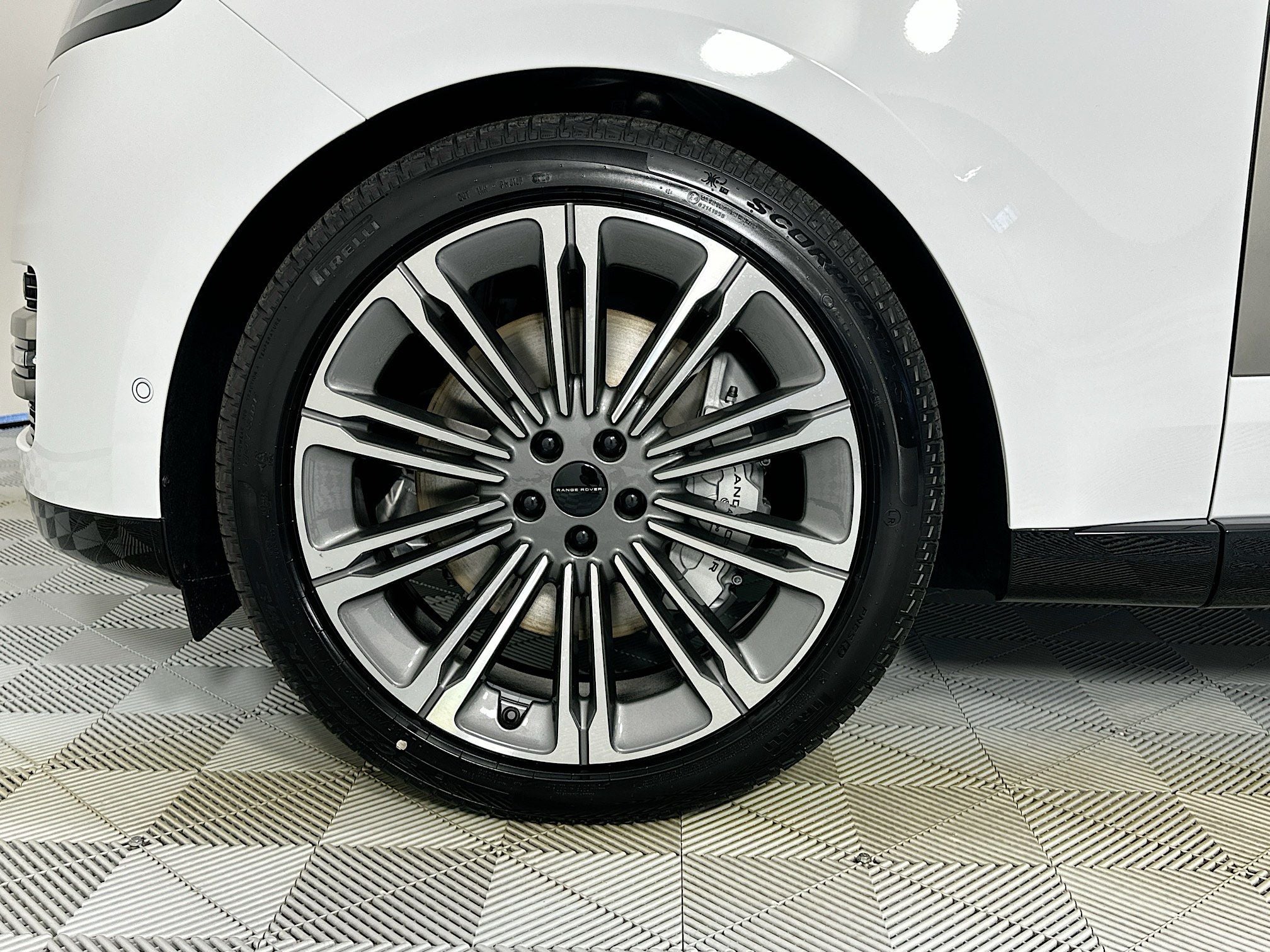 2026 Land Rover Range Rover SE LWB