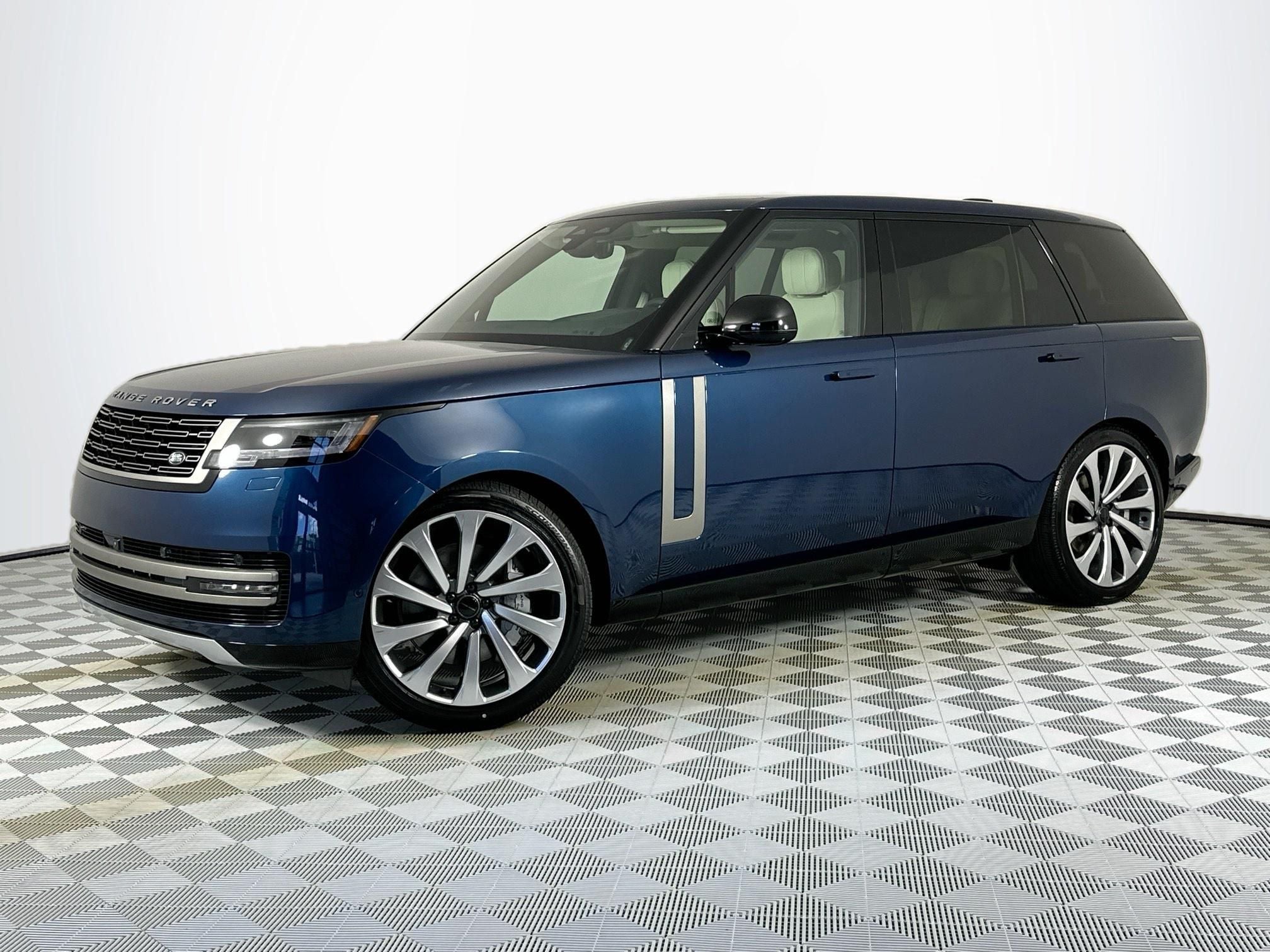 2026 Land Rover Range Rover SE LWB