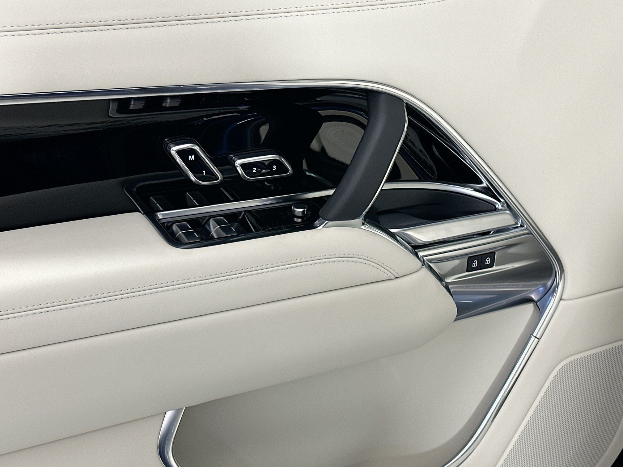 2026 Land Rover Range Rover SE LWB