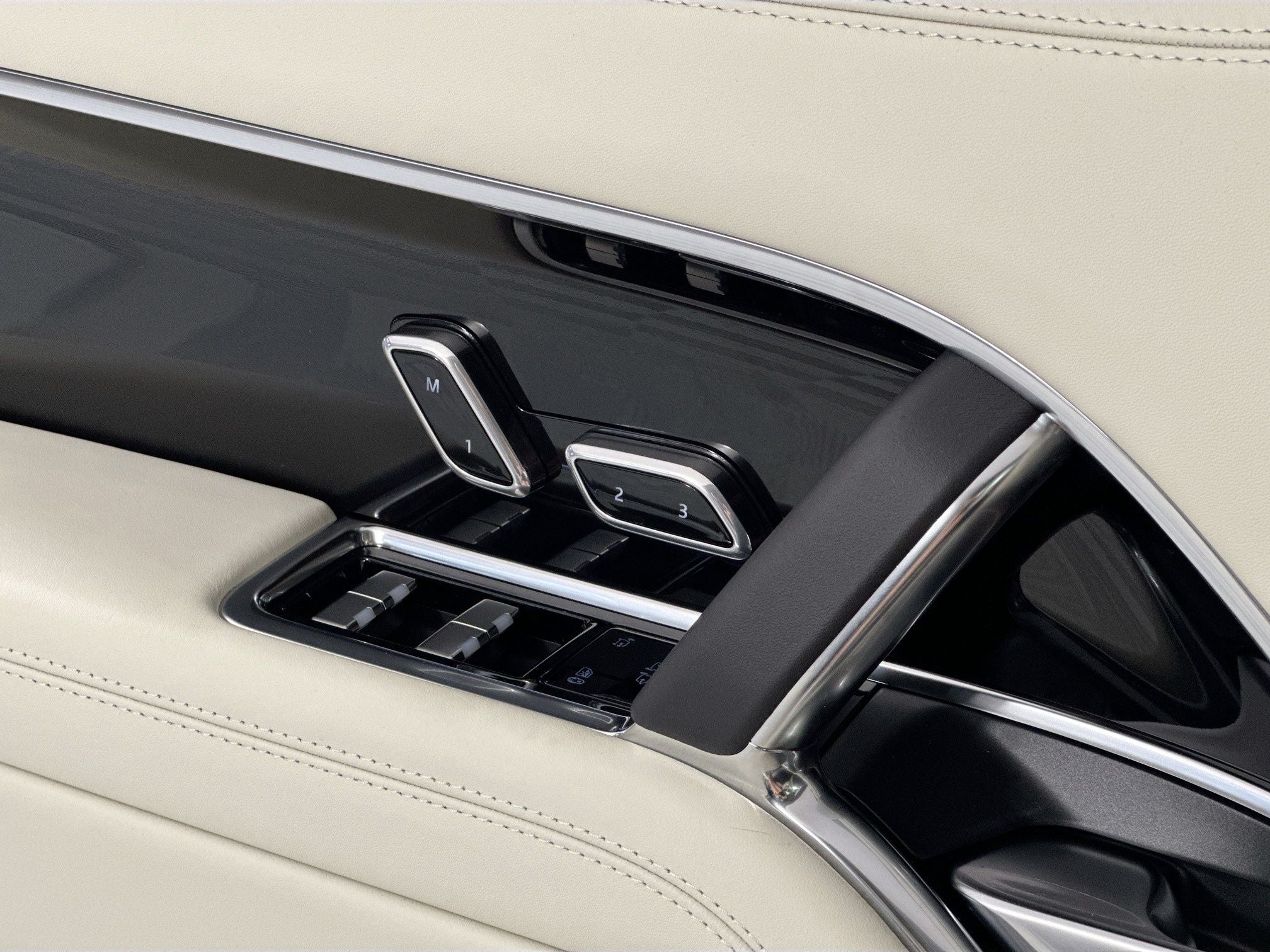 2026 Land Rover Range Rover SE LWB