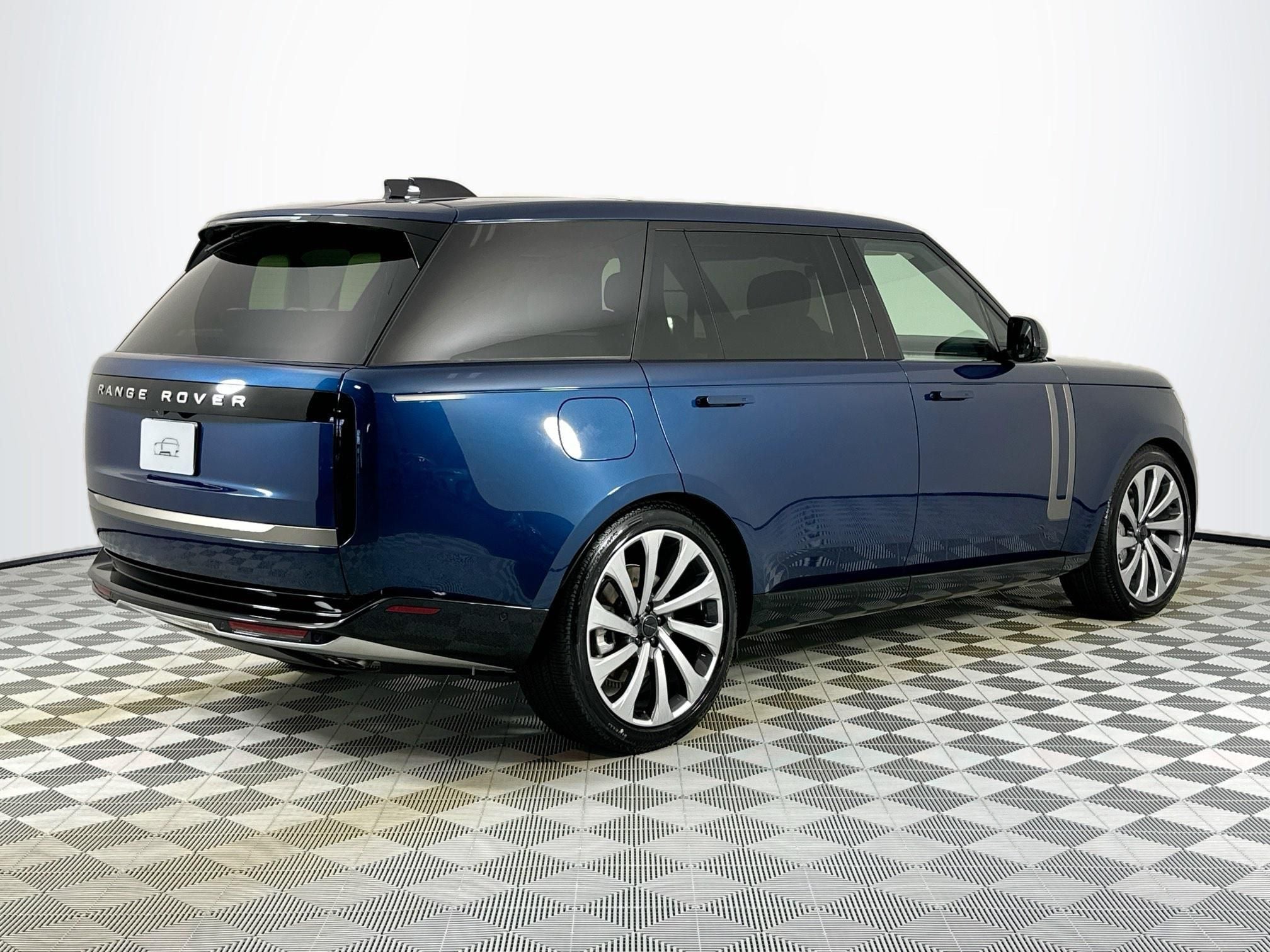 2026 Land Rover Range Rover SE LWB