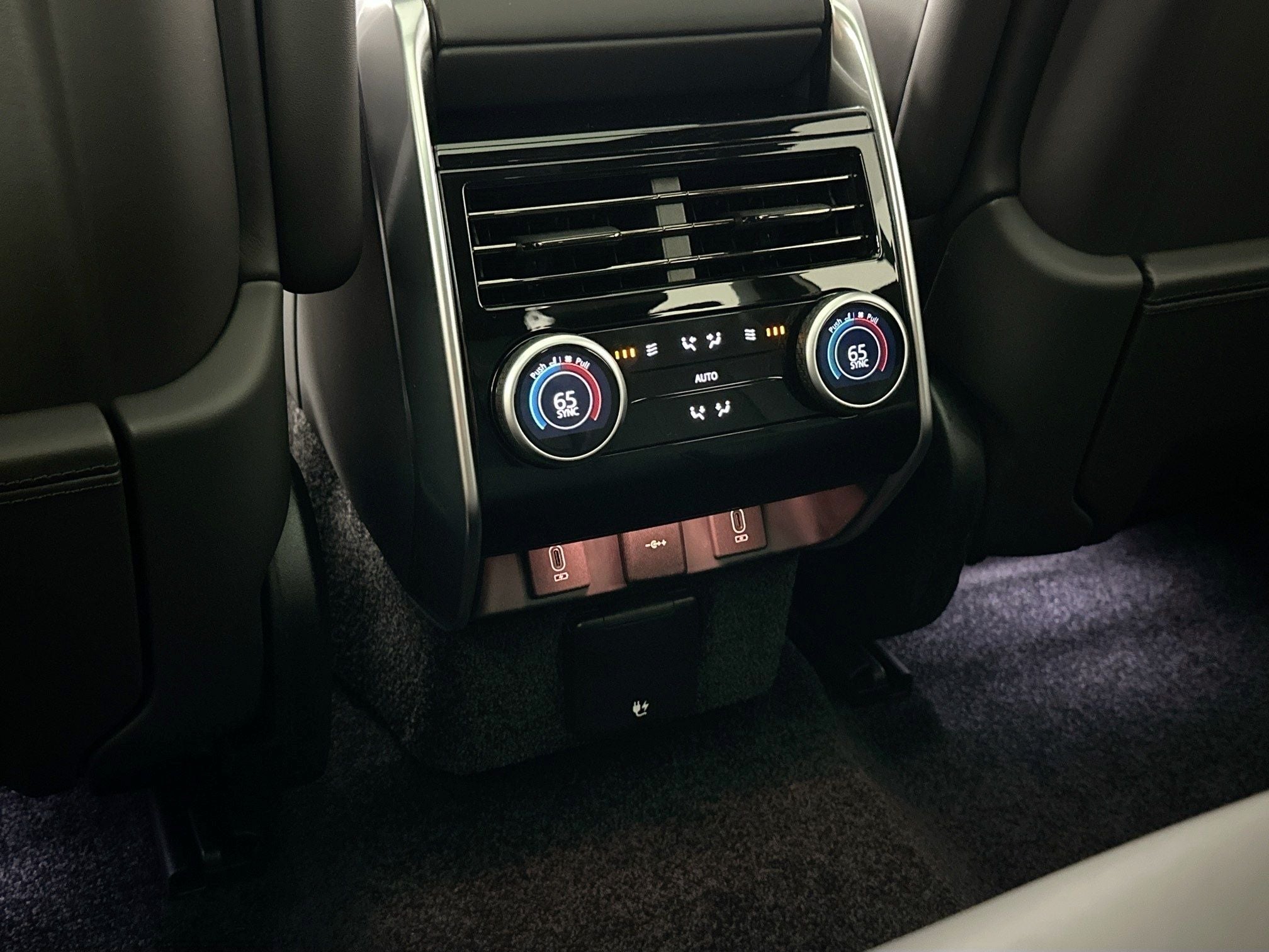 2026 Land Rover Range Rover SE LWB