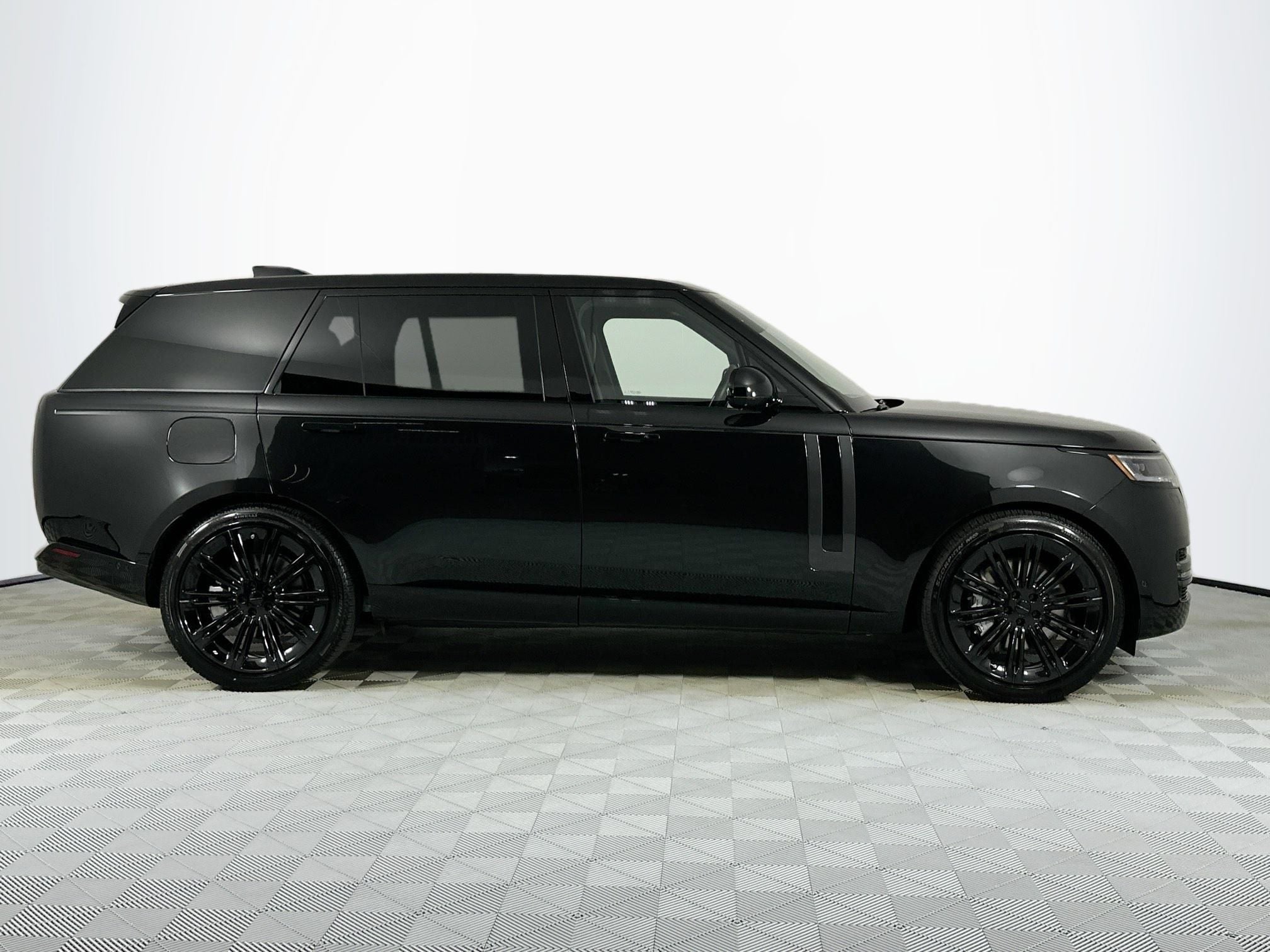 2026 Land Rover Range Rover SE LWB