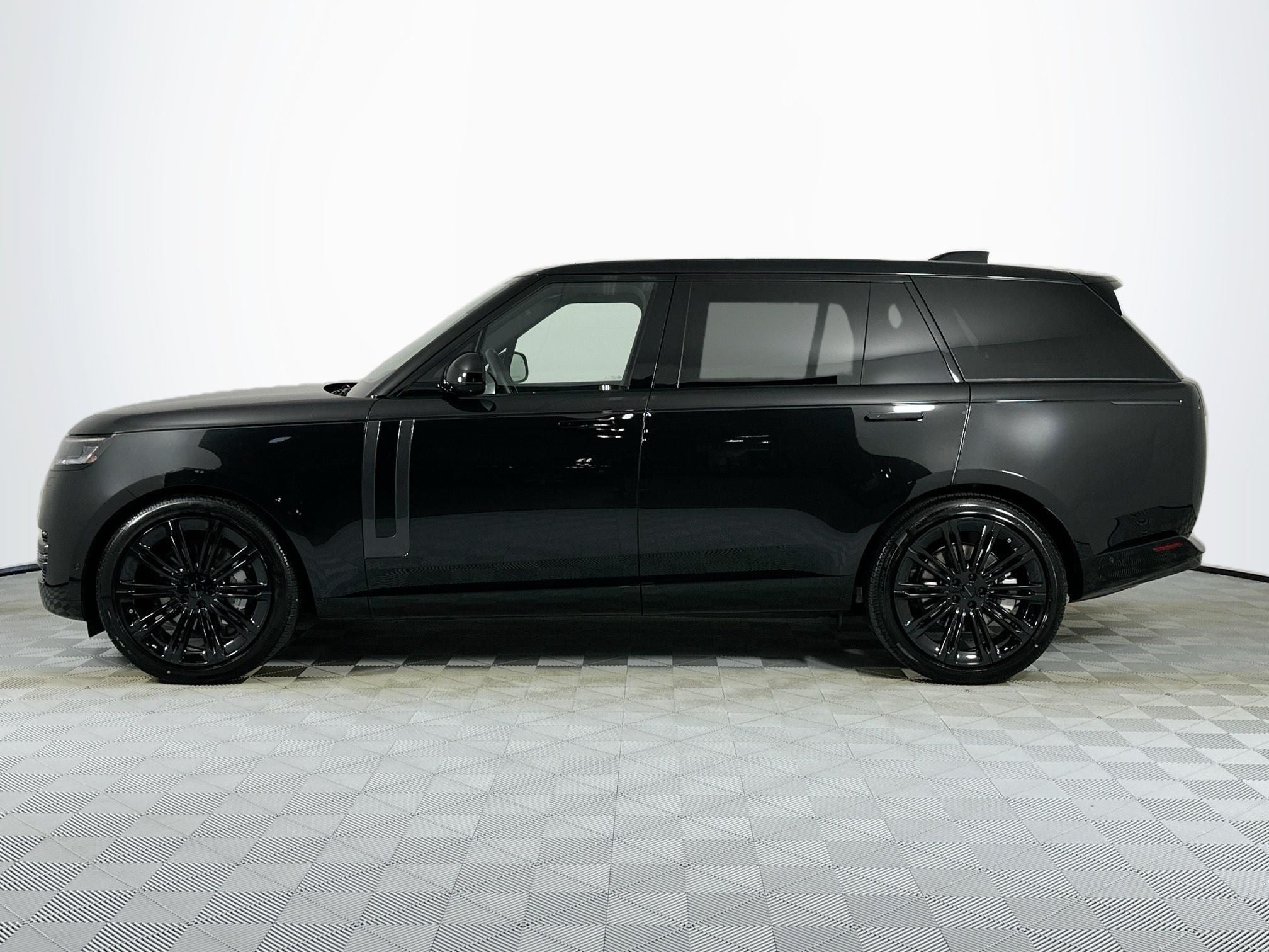 2026 Land Rover Range Rover SE LWB