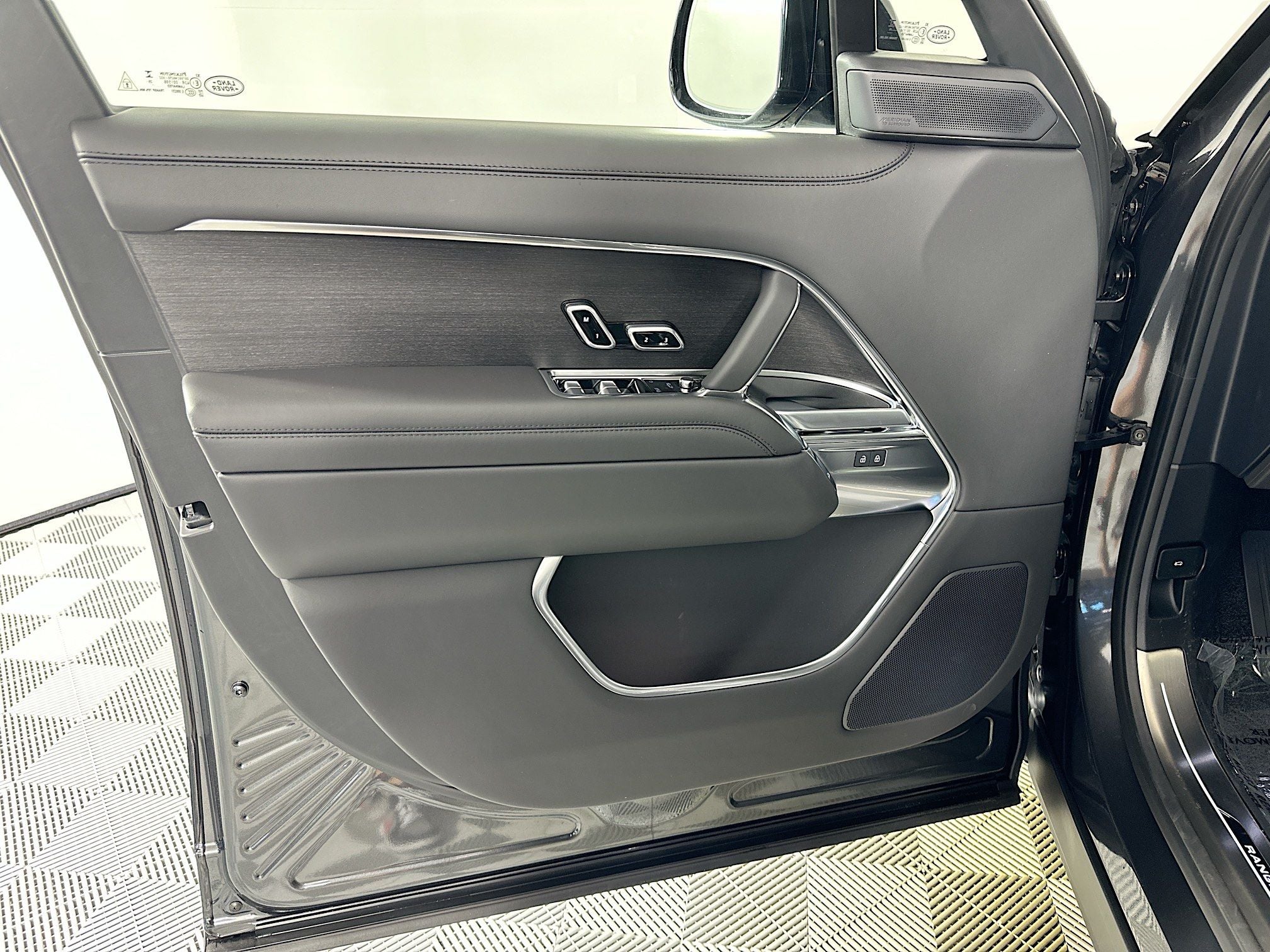2026 Land Rover Range Rover SE LWB