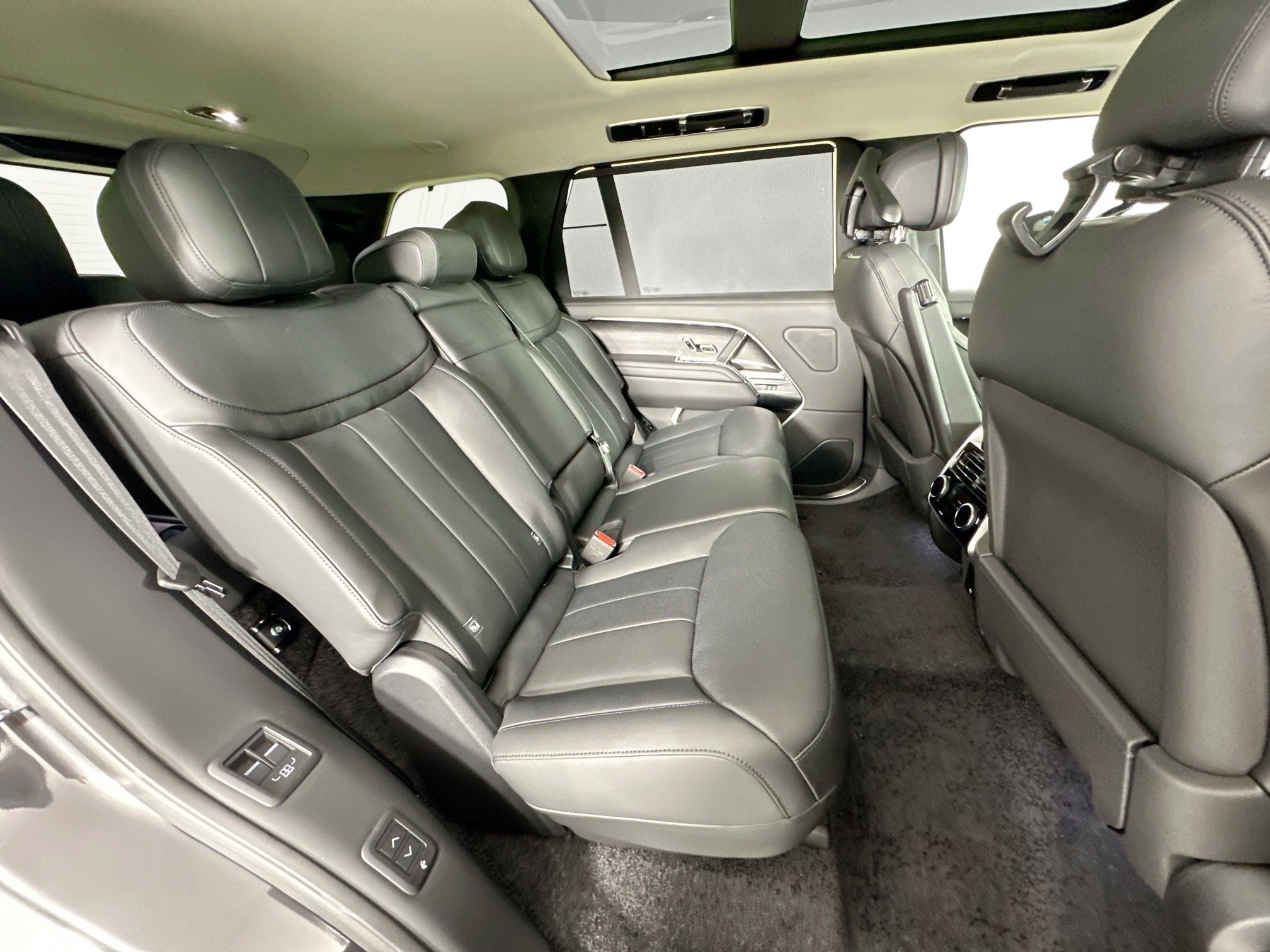 2026 Land Rover Range Rover SE LWB