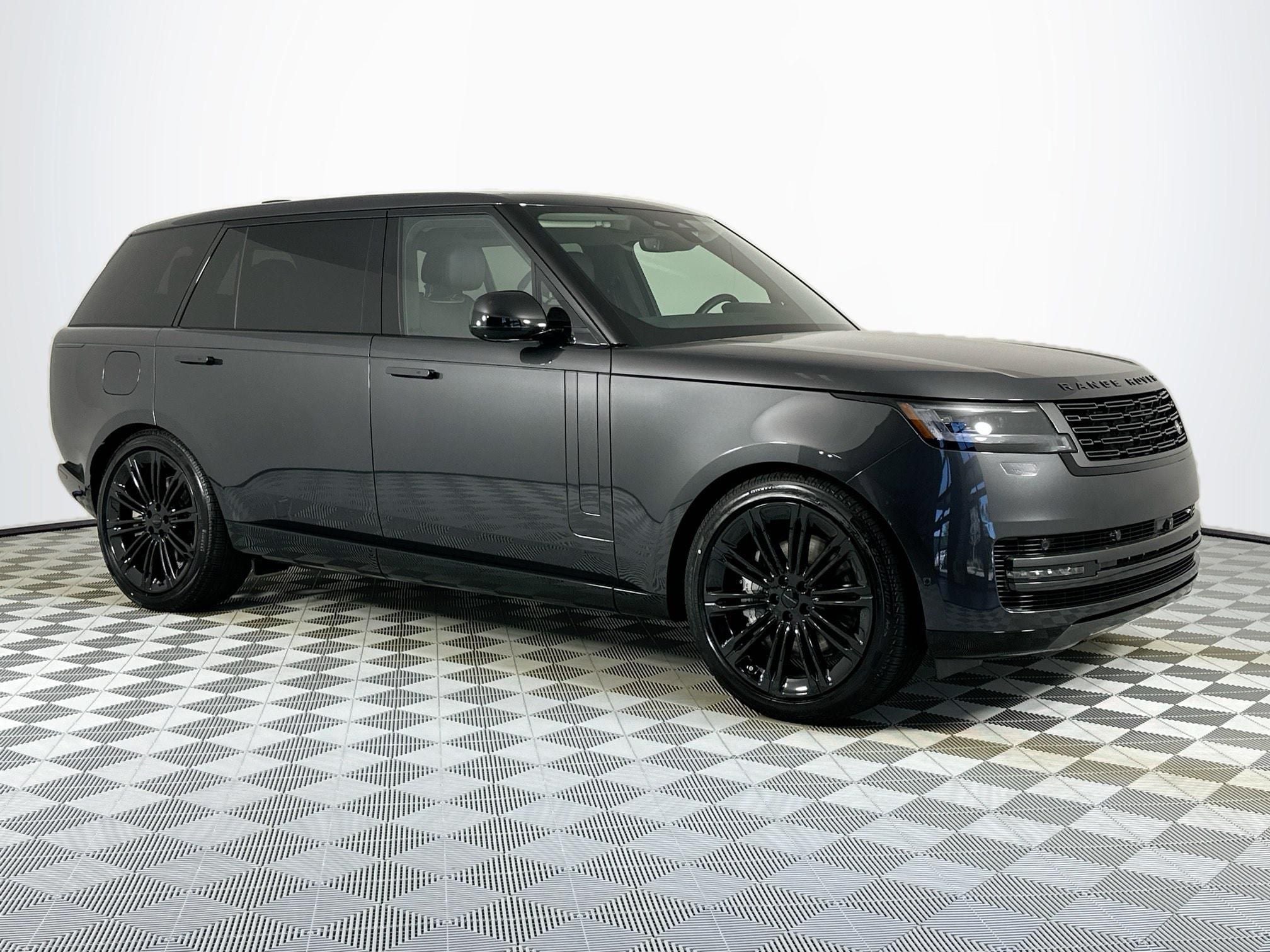 2026 Land Rover Range Rover SE LWB